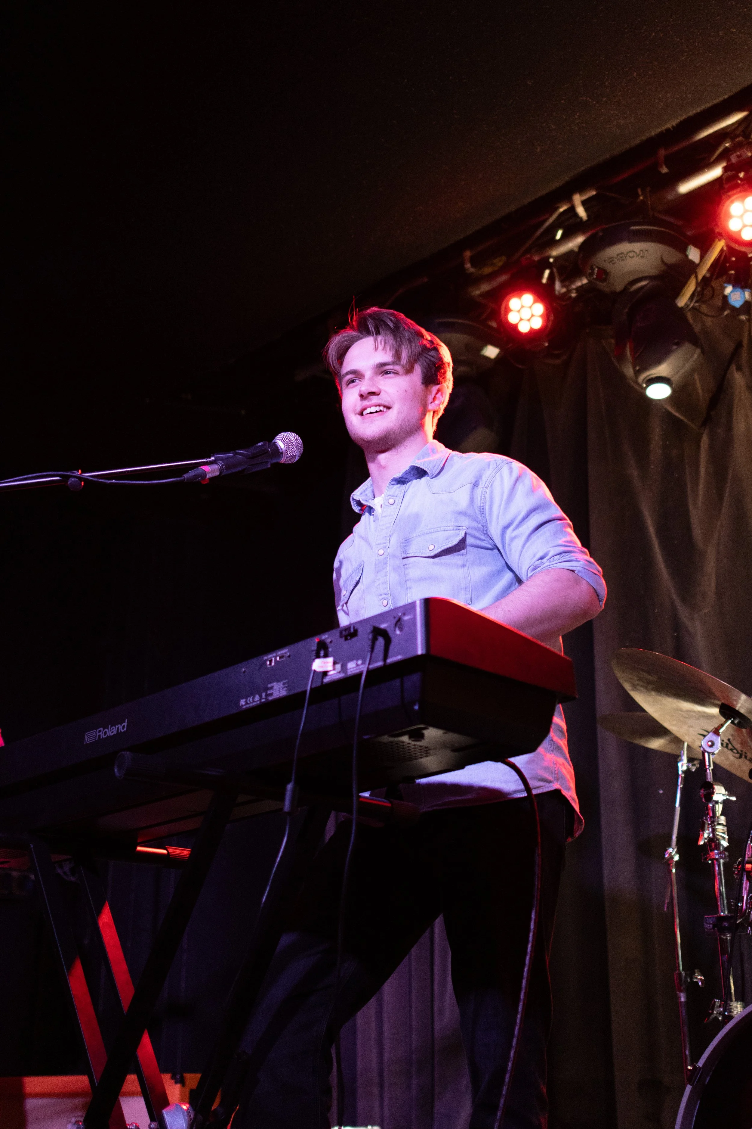 wooden dog o2 academy -36.jpg