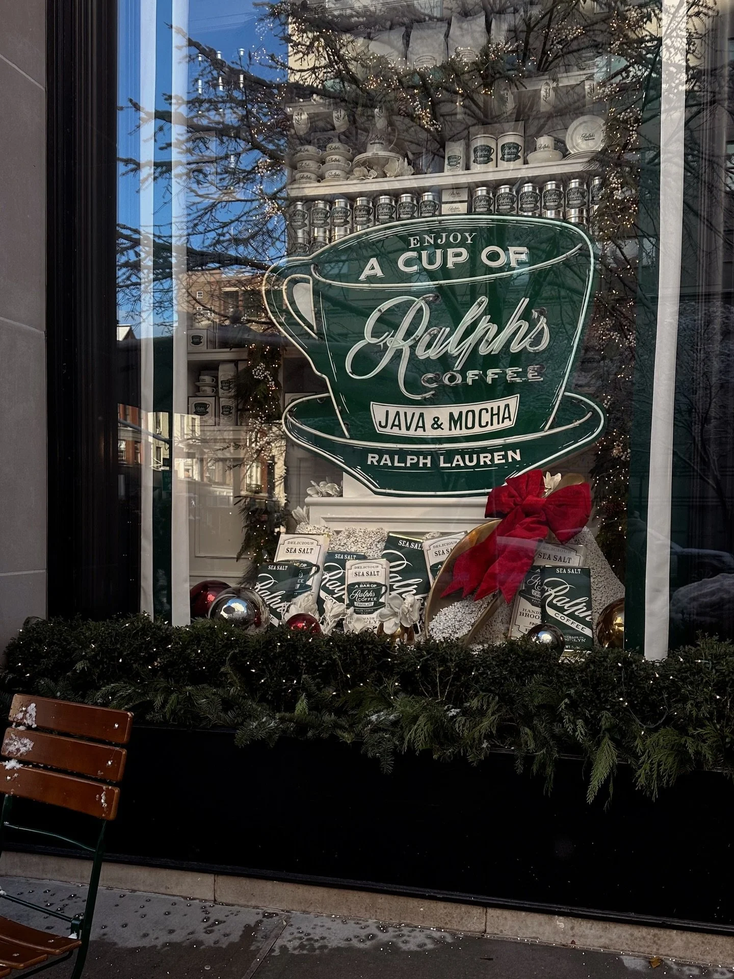 Christmas at @ralphscoffee ☕️🧸🌲