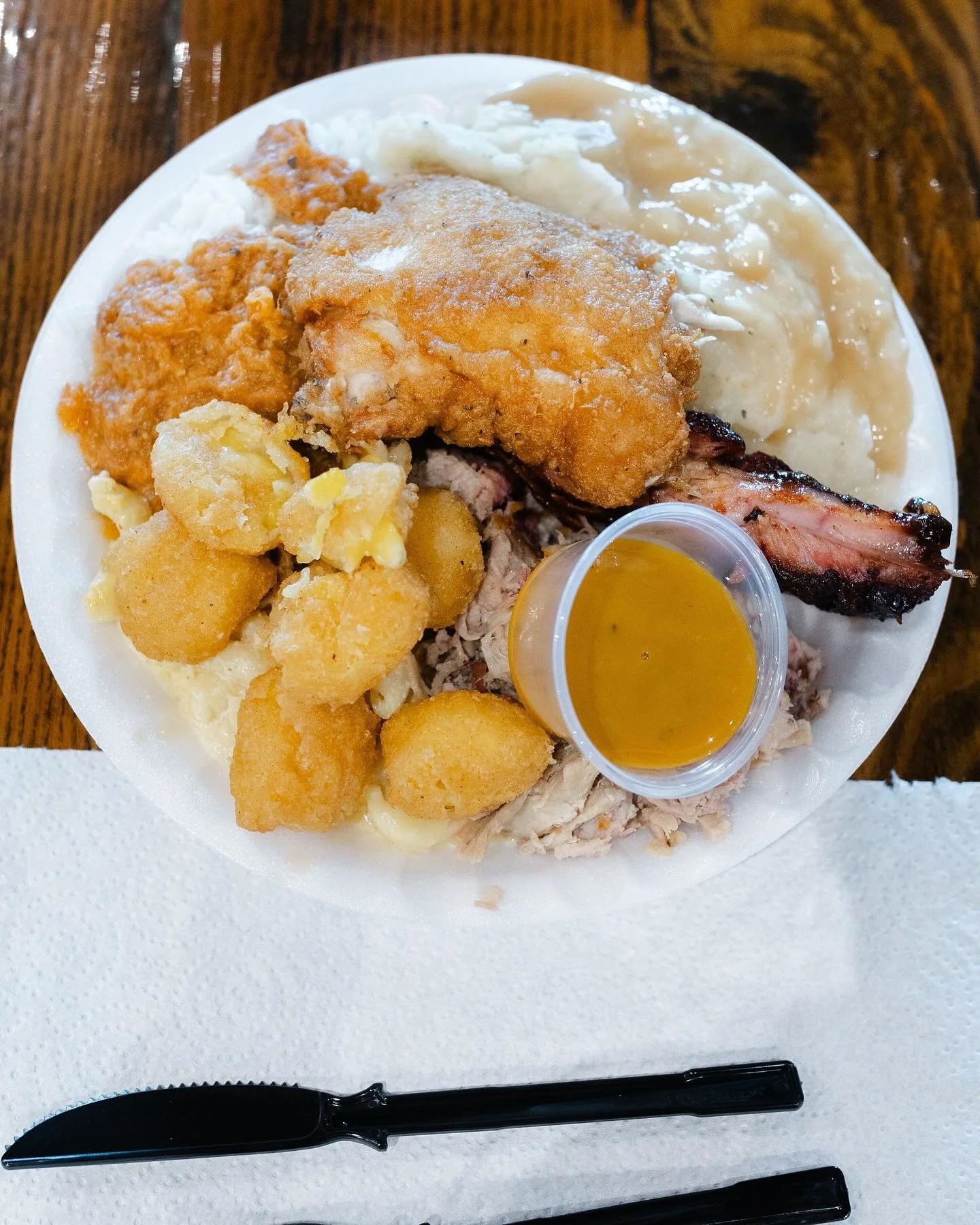Sauce on the side or sauce on top? Which one are you? 
.
.
.
#savorthewhiskeyroad #southcarolinabbq #bbqbrand #buylocal #aikensc #aikensveryown #dukesbbq #whiskeyroadsauce