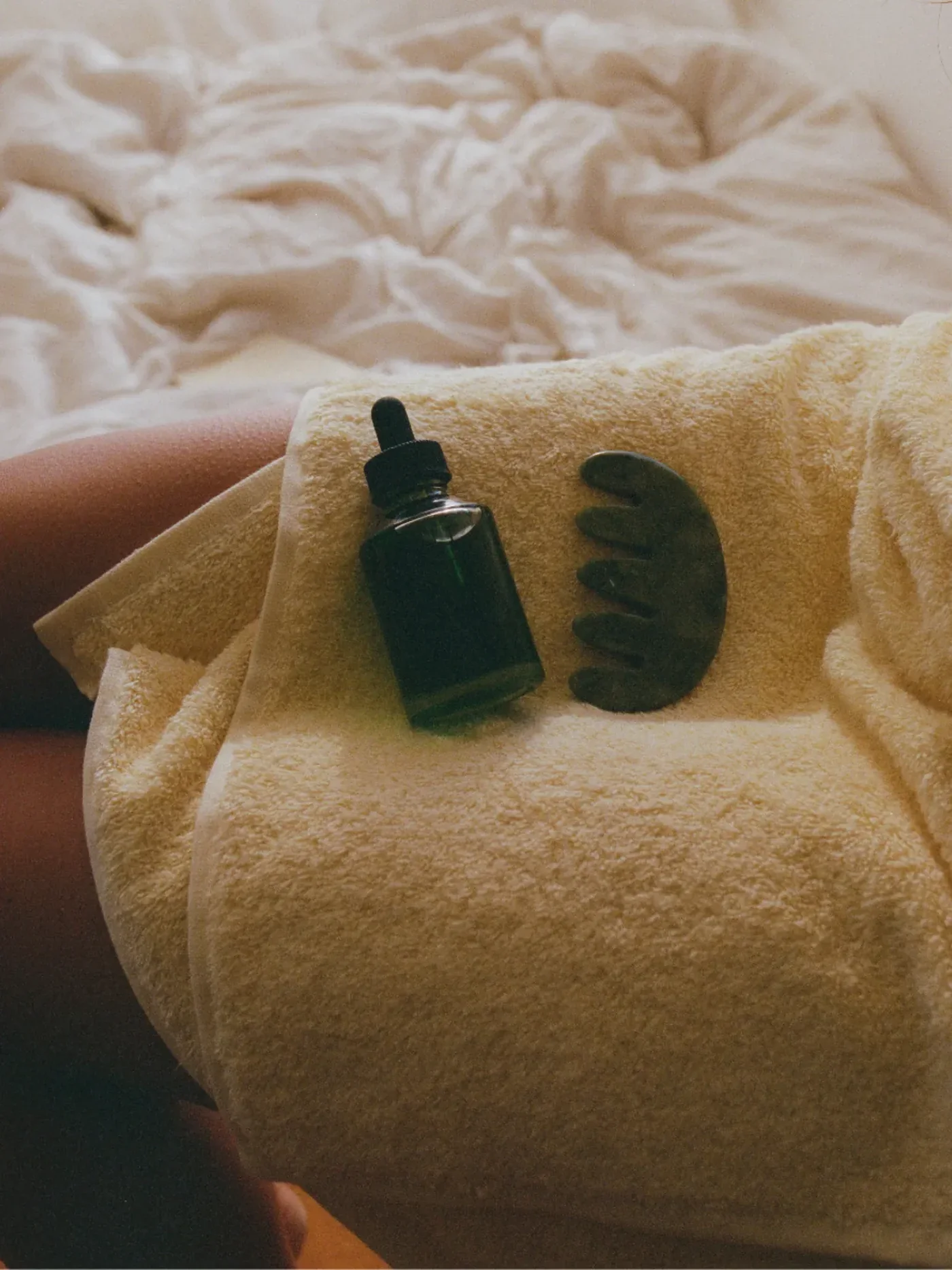 Scalp_Stimulate_Duo_LifeStyle1.webp