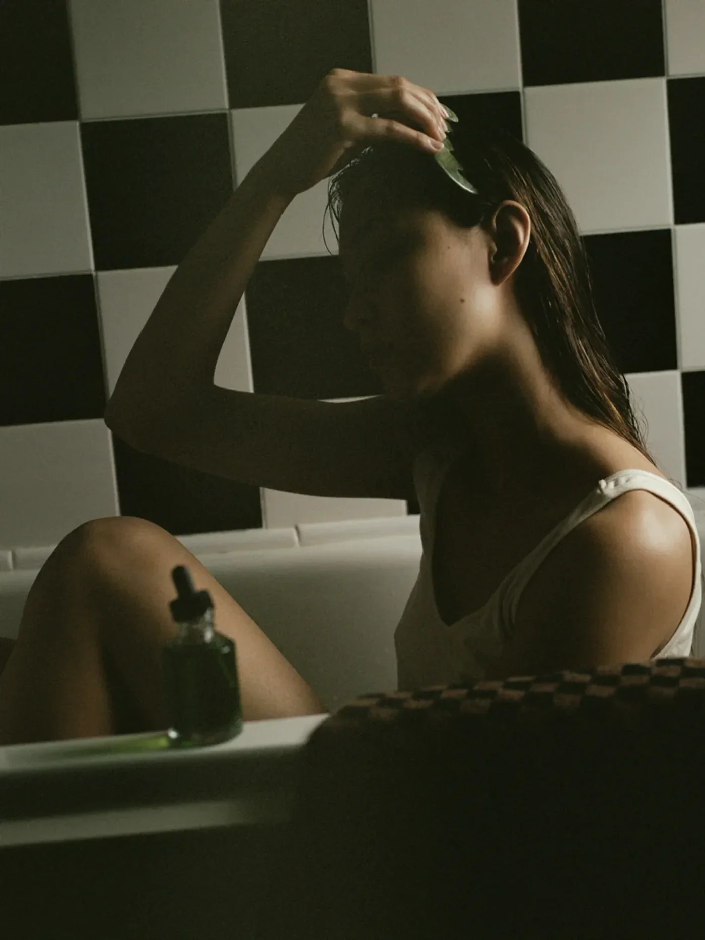 Scalp_Stimulate_Duo_LifeStyle6.webp