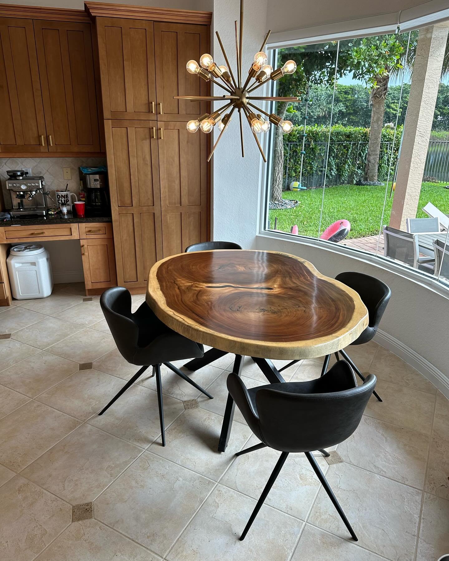 Why choose a round dining table? It is a perfect blend of style, function and connection. Round tables offer a space for easy conversation and togetherness to create memories. 

#roundtable #circletable #liveedge #crosscut #wood #wooddesign #diningro