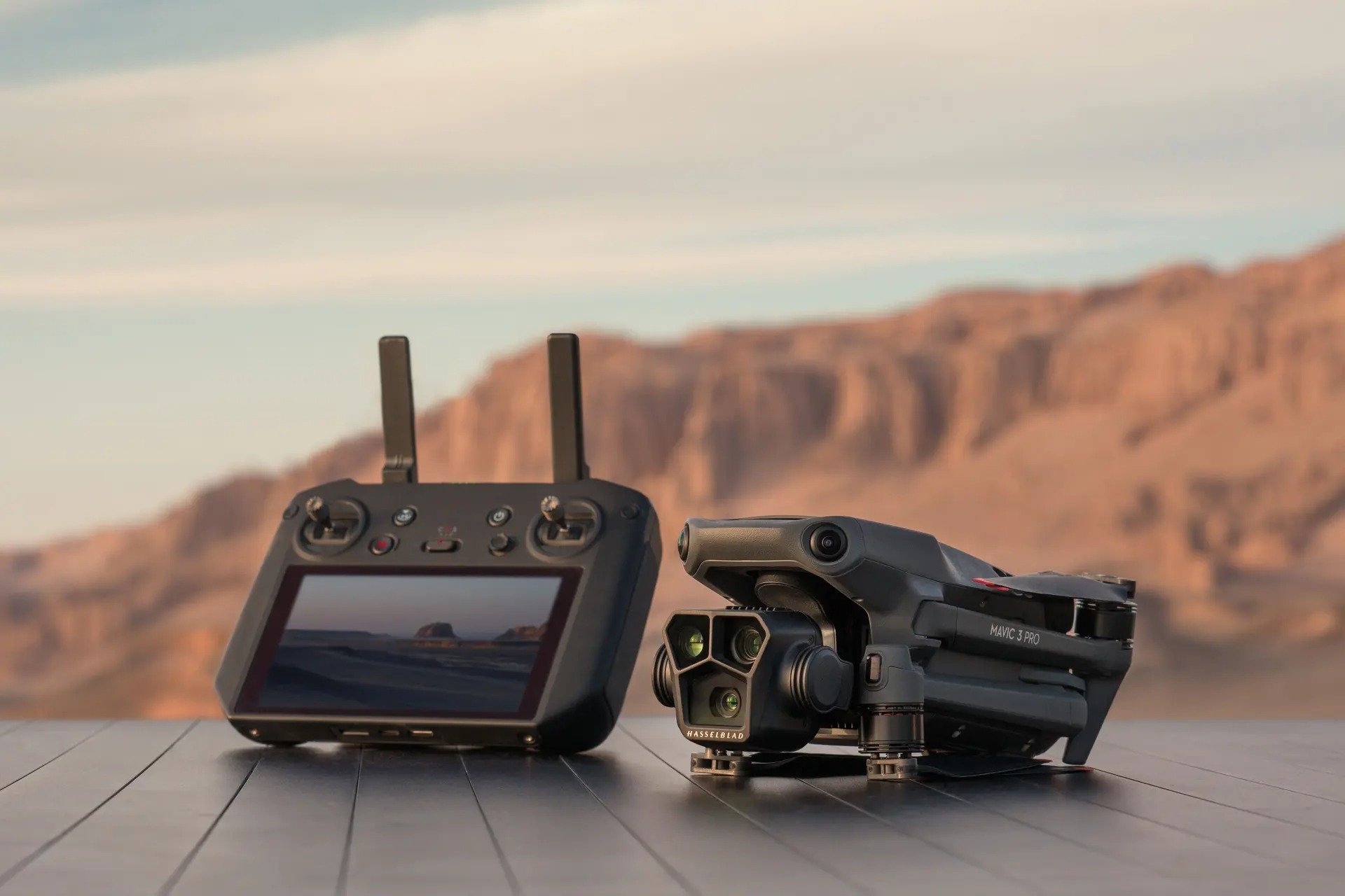 oriented-toward-professional-field-shooting-dji-mavic-3-pro-boasts-triple-camera-array-3.jpeg