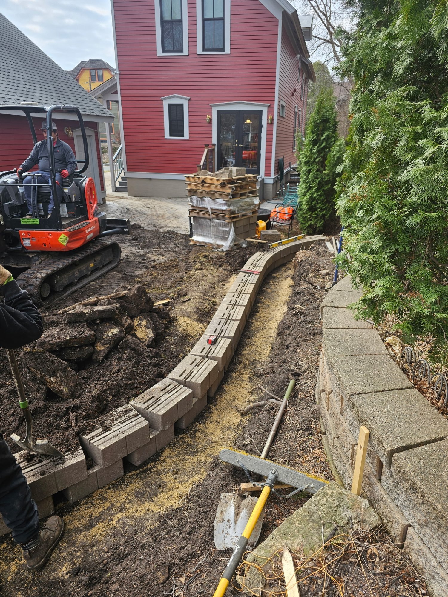 Versa-Lok Standard tan curved wall courses being laid — Stillwater MN — Heritage Outdoors install