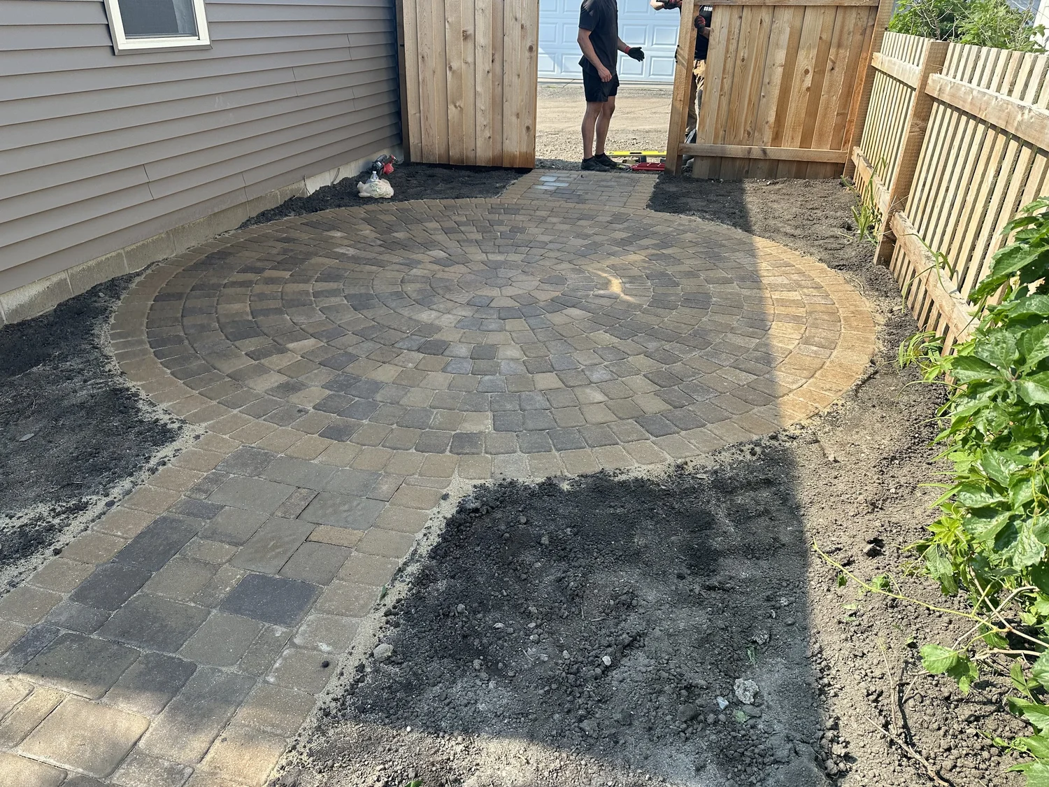 Willow Creek circle kit chestnut patio freshly installed alongside garage — Mac-Groveland Saint Paul MN — Heritage Outdoors 2025