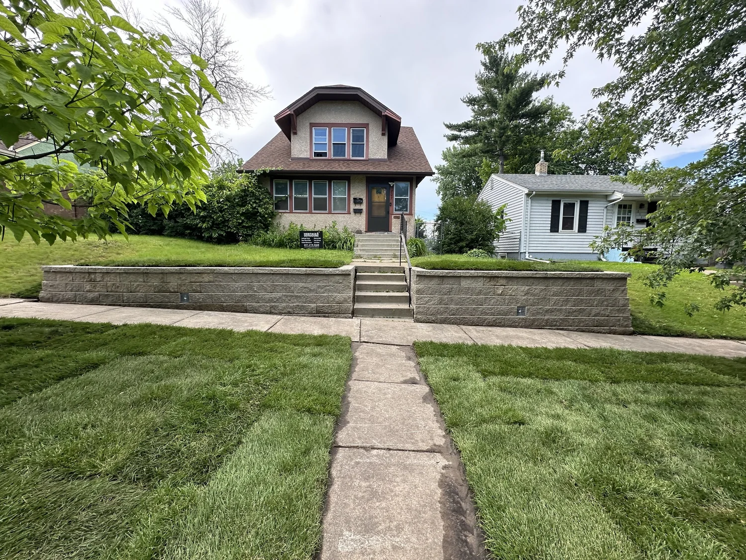 Completed Versa-Lok retaining wall and steps — East Saint Paul MN — Heritage Outdoors 2024