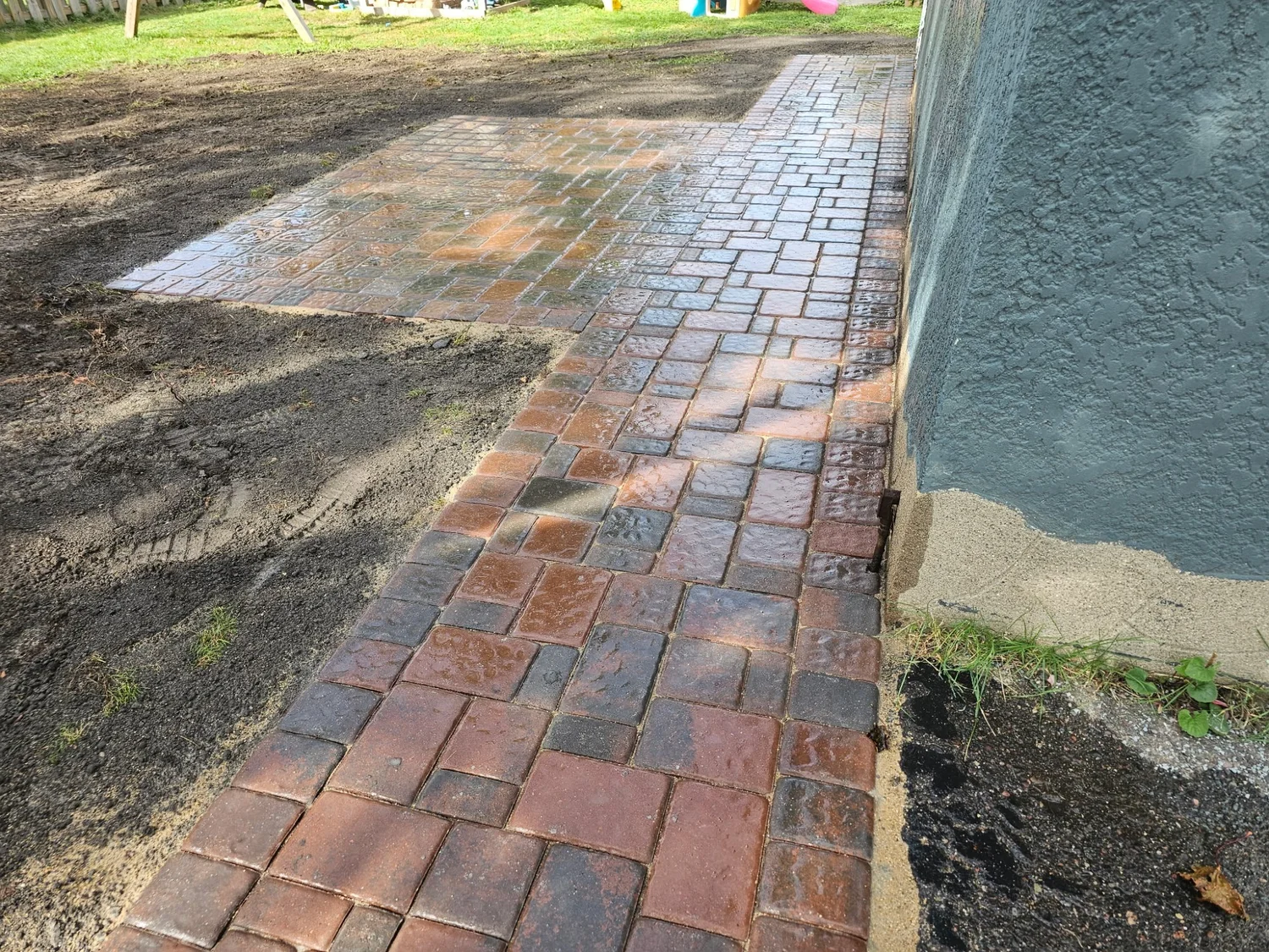 Willow Creek Cobblestone RoseCreek paver walkway side view along house — Como Park Saint Paul MN — Heritage Outdoors 2025