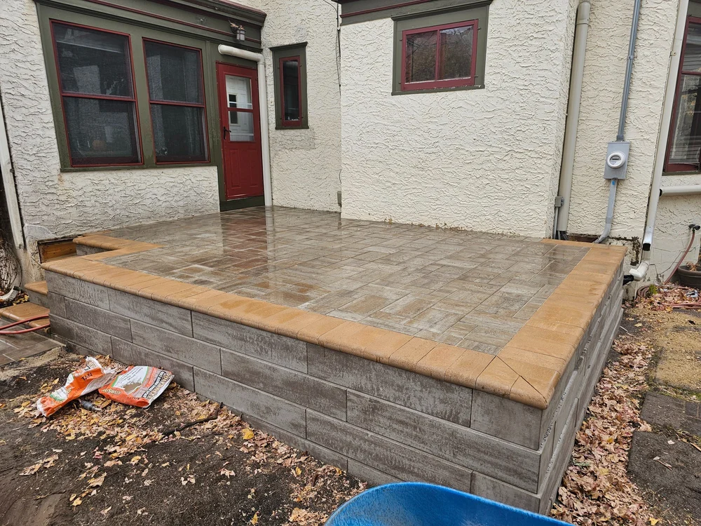 RCP Palisade raised patio with RCP Reno Santa Fe pavers — Summit Hill Saint Paul MN — Heritage Outdoors 2024