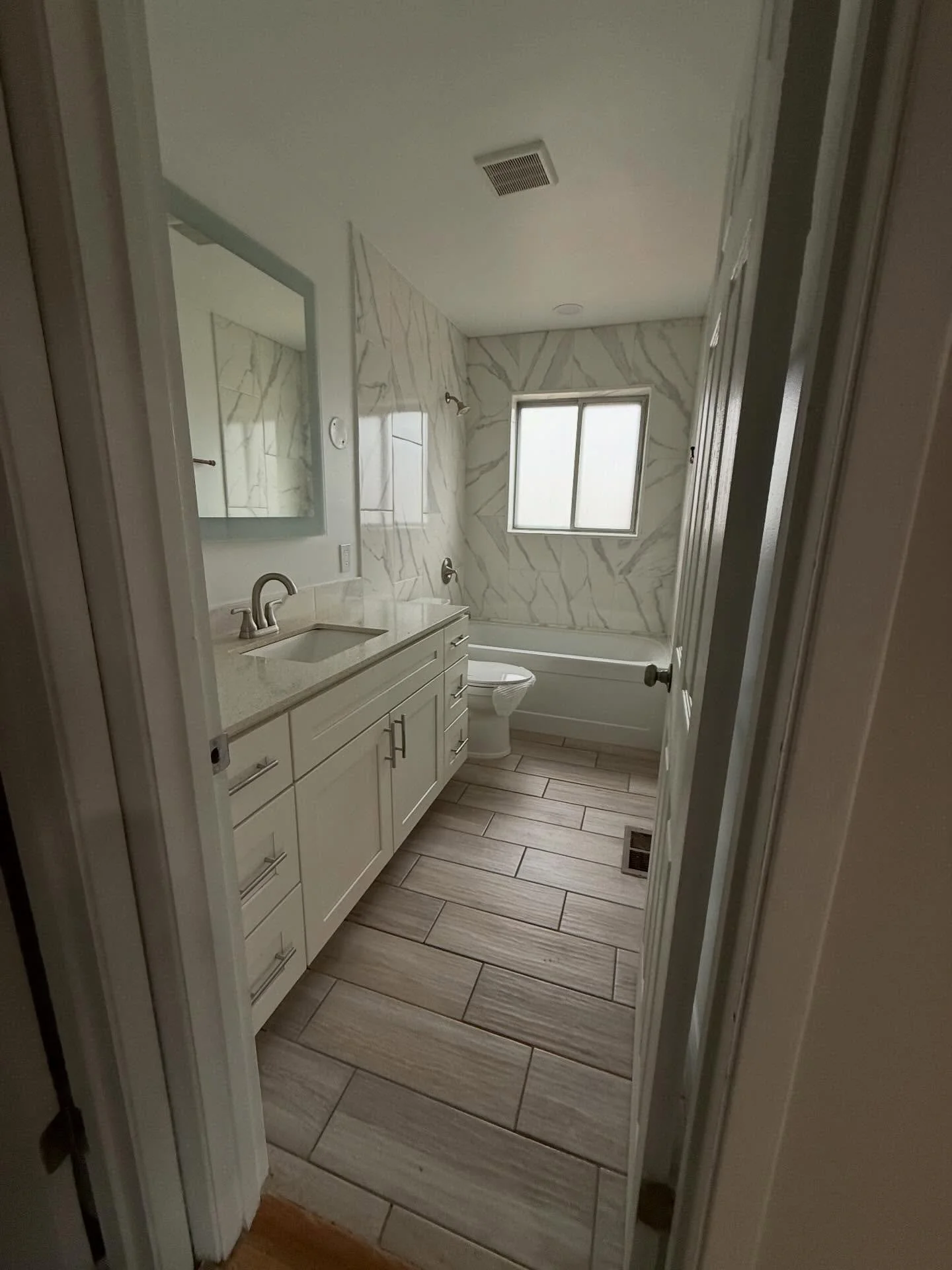 A bathroom that finally matches the rest of the home 🛁

#transformation #bathroomremodel #bathroom #renovation