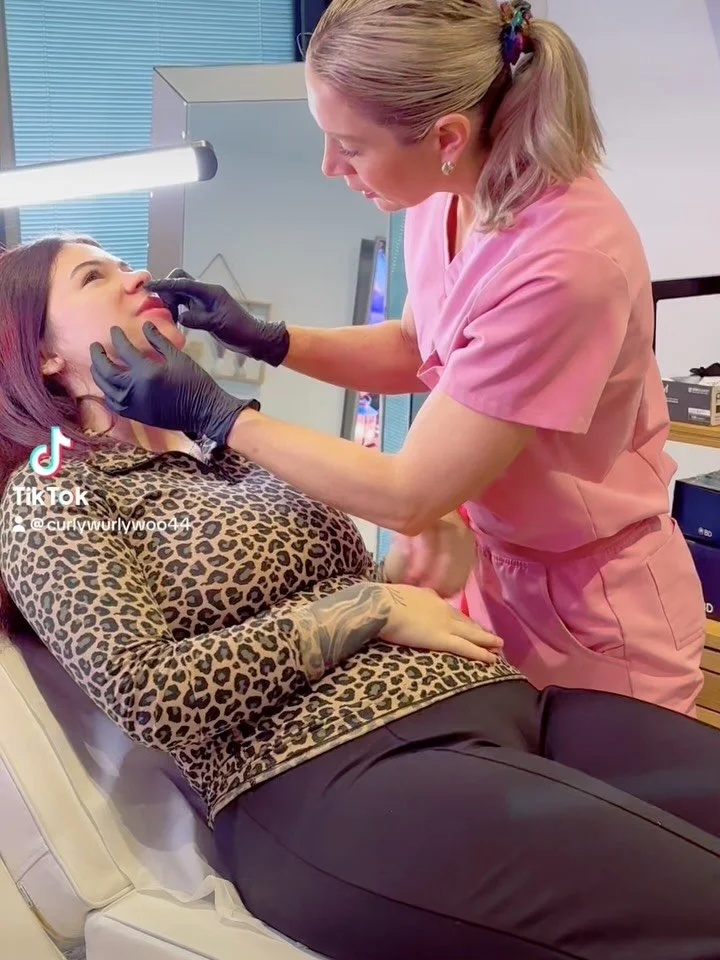 &bull;	Every client&rsquo;s 👄 anatomy is different

	&bull;	Some facial or superior labial arteries can sit more superficially

	&bull;	Always ask permission to thoroughly assess the lips during consultation

	&bull;	Checking anatomy helps identify 