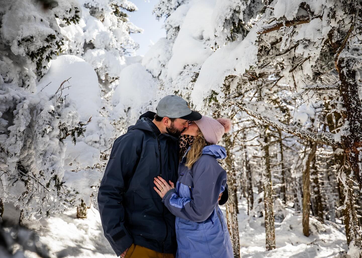 Sunday&rsquo;s bluebird skies were the perfect backdrop for Ben &amp; Rory&rsquo;s proposal @sugarbush_vt 🎿 Congratulations to the happy couple! #thisishappening

@photos_by_kintz 
@sugarbush_vt 
@madrivervalley 
@ben__gibson 
@rorybrown_44 

#photo