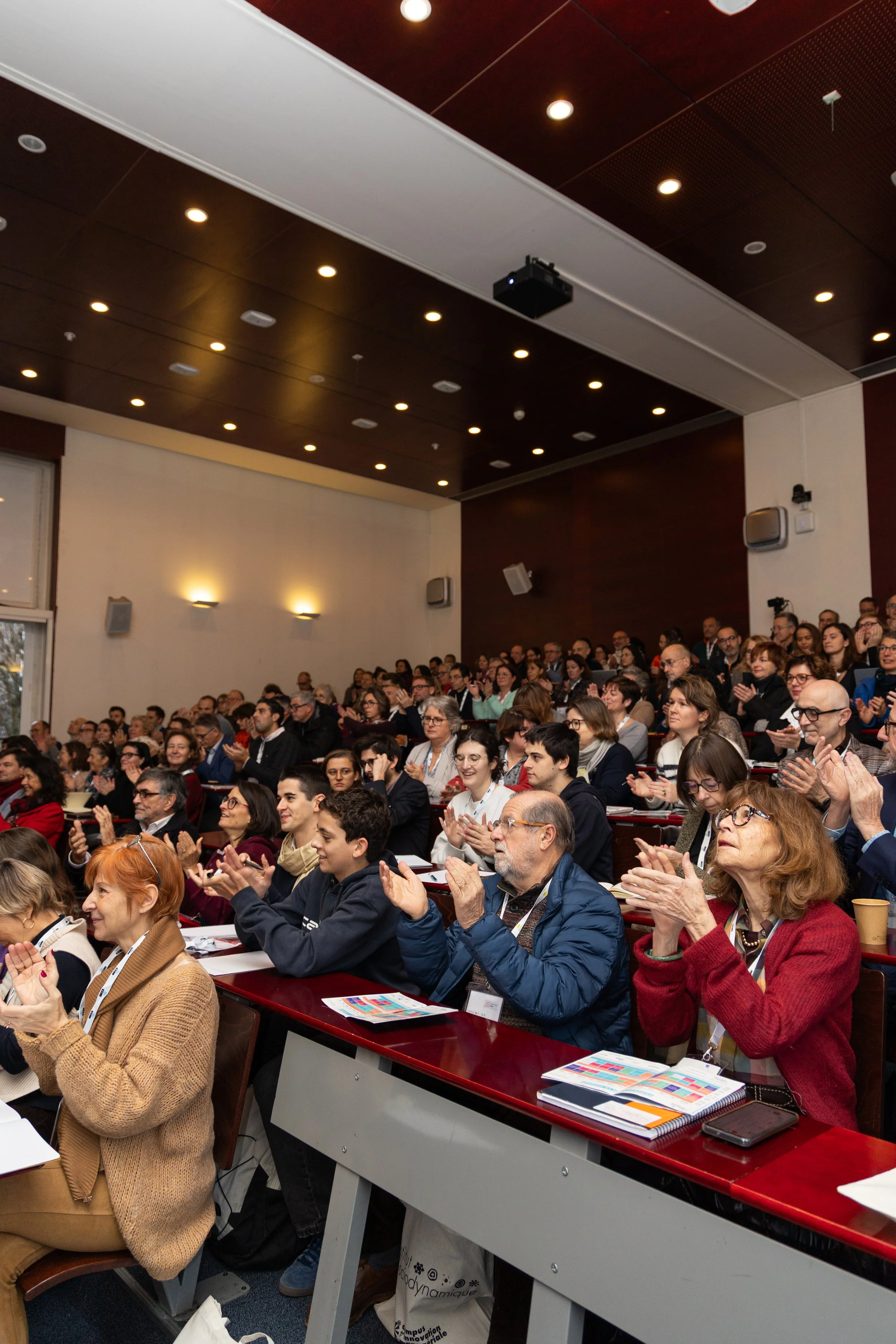 Campus de l'Innovation Managériale. Prise de vue de conference, applaudissement 