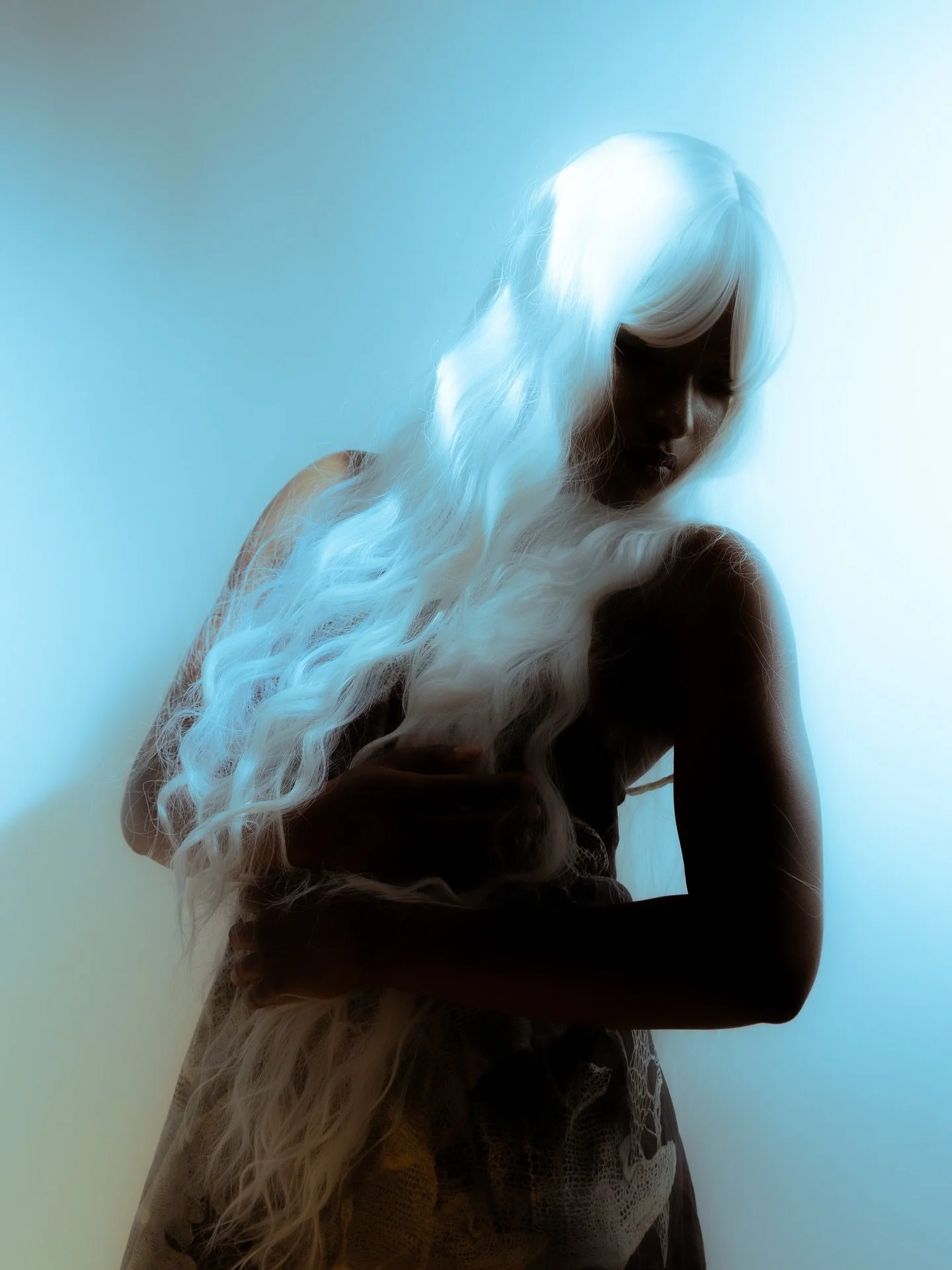 Dress x @anjam_design 
Model : Cissokho Damboding @dvmboding
Makeup Artist : Jade Bonnes @jaadeglam
Assistant : Valentina Vargas @valetinavarval
DA : 🙋&zwj;♀️