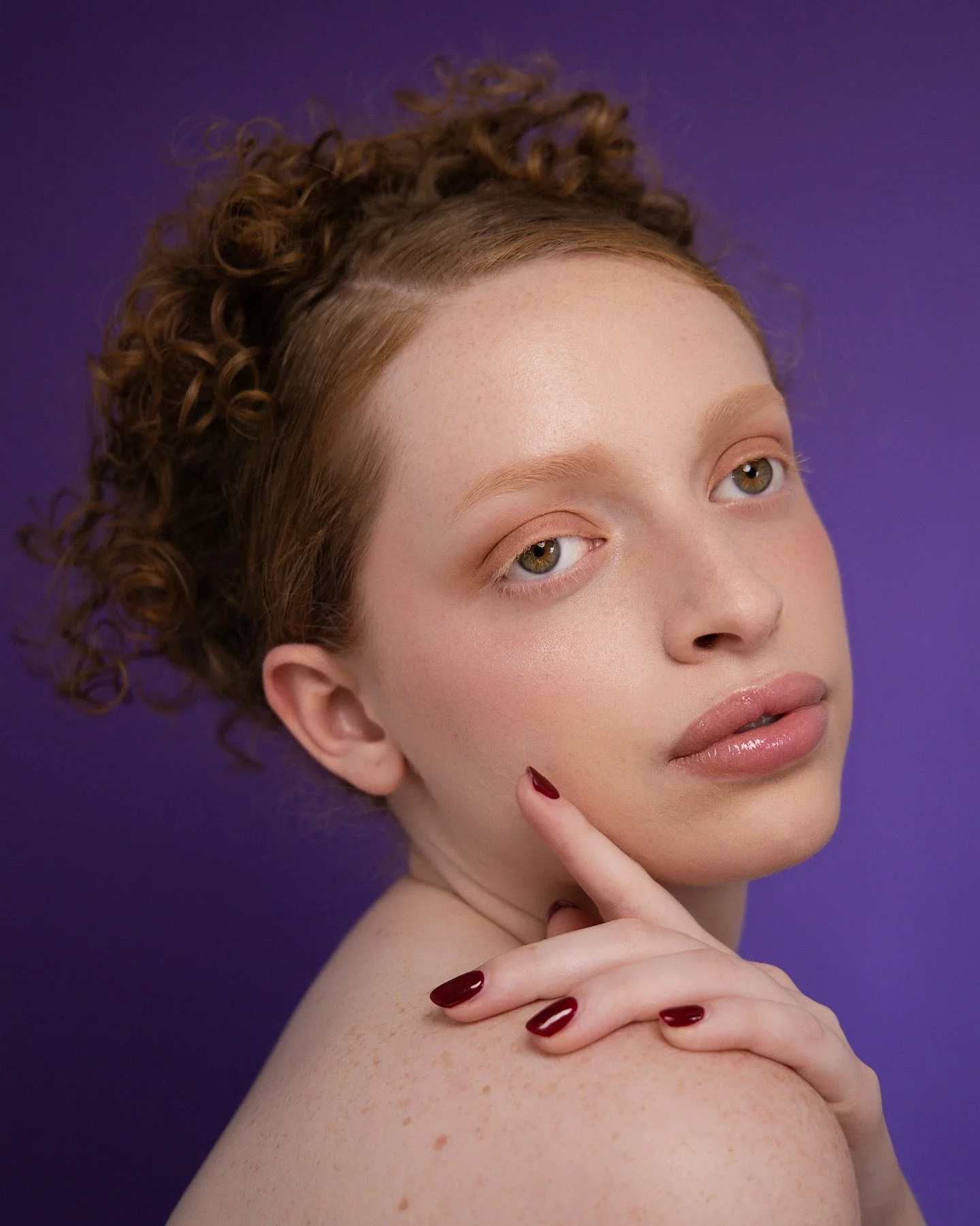 Soft skin avec @solangemongereau ✨
Makeup : @brnda_fns @cest_lab 
Studio : @atelier_crear.creer_ @lapistastudio