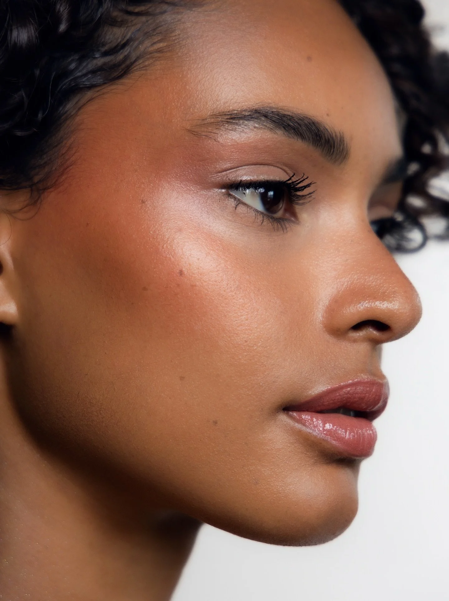 🍓🍒
Mod&egrave;le : @laurine.hoarau 
Make up : @jaadeglam 
@lapistastudio