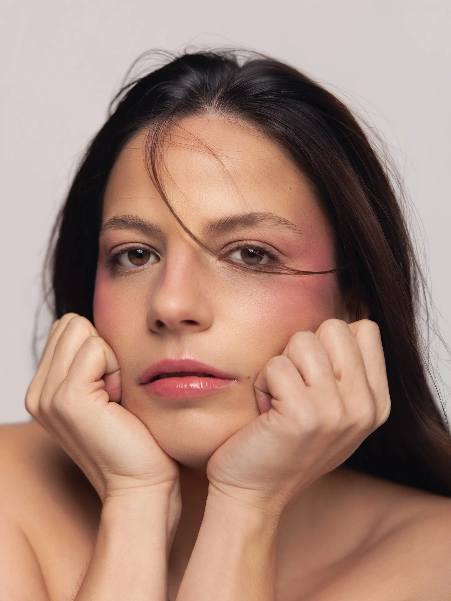 Skincare &amp; beauty avec @agathebech 
Makeup Artist @jaadeglam ✨
Studio @_vertice_studio