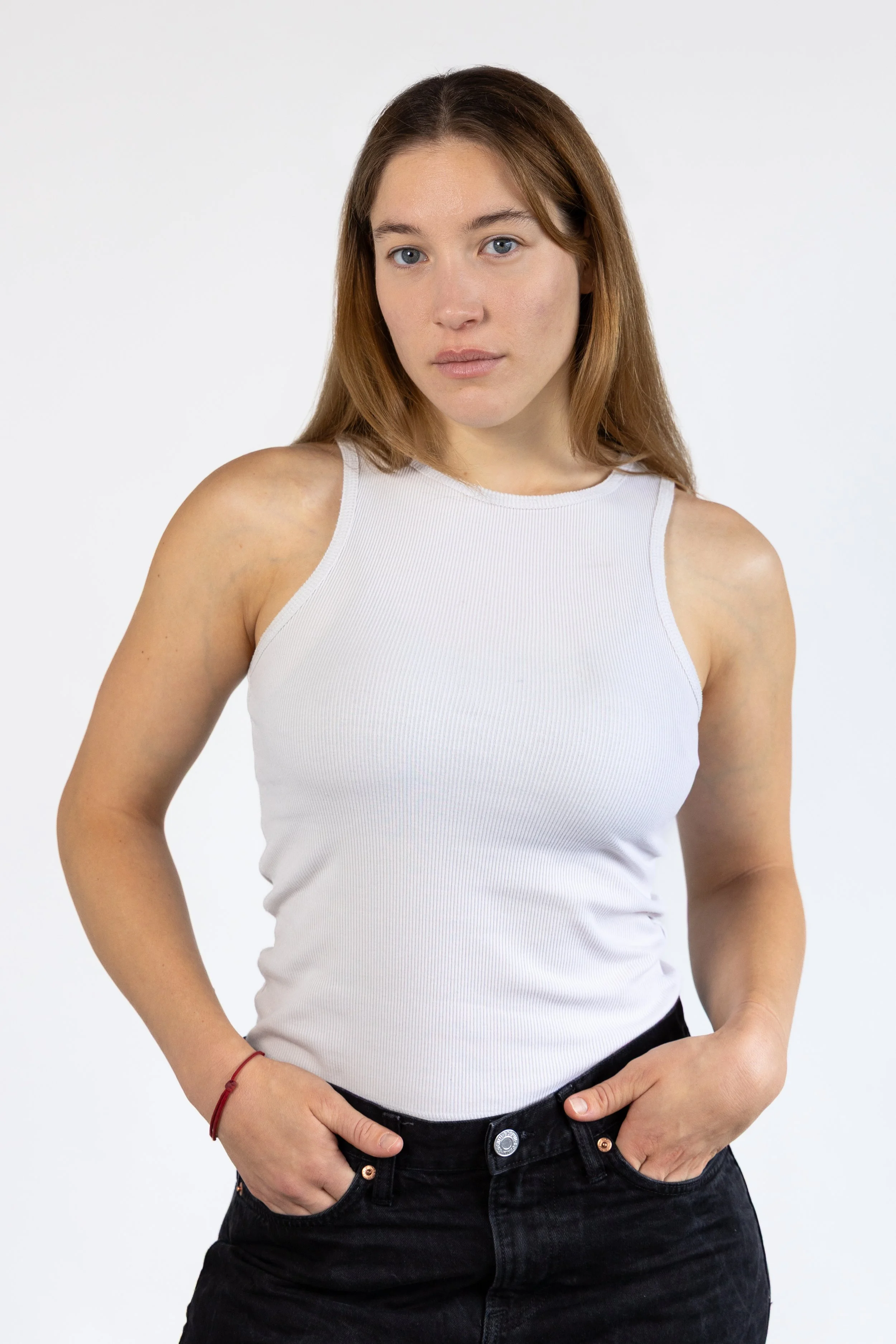 Photo de polas professionnelles pour mannequin en studio à Paris. Polaroids simples et naturels d’un modèle et d'un mannequin pour casting.