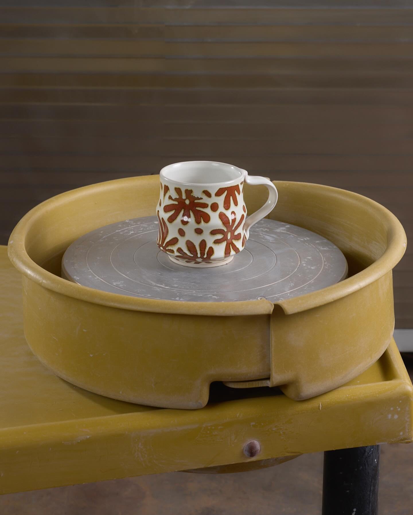 2025 Mug Market Artists @lspporcelain @mgclay @bedlamartmill @hindsightstudioart @zoebfilzer @cherokeestreetceramics 

We are less than a month away! Come find your new favorite mugs @highlowstl @blueprintcoffee on Sunday, OCT 26th. Doors at 10am!