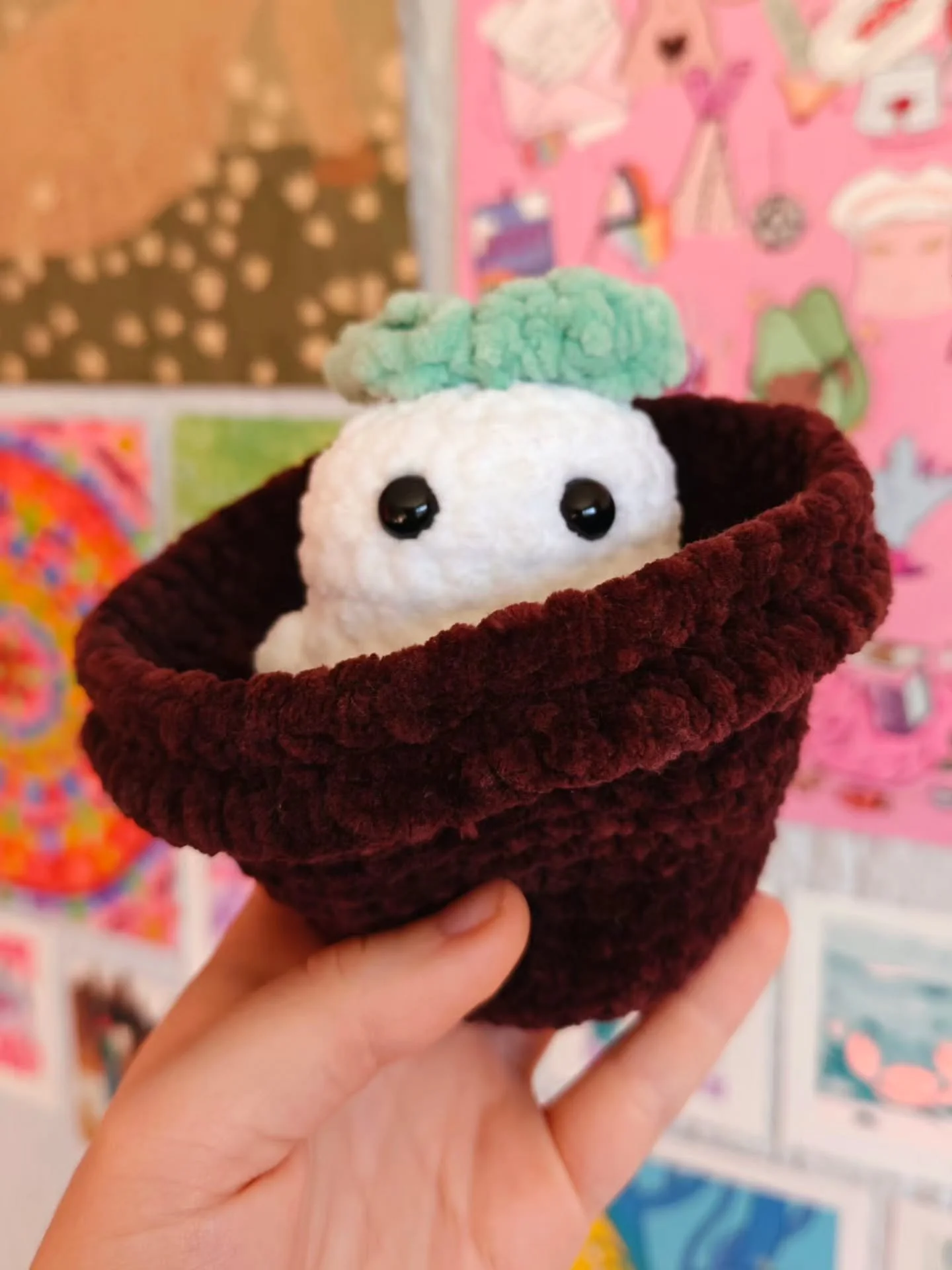 Sprouts🌱✨

Pattern: @marinahookandyarn &amp; @crochetbysakshi 
.
.
.
.
#cutecrochet #crocheting #crochetplushie #plushiesofinstagram #plushies #smallbusiness #queerartist #dutchartist #conventionartist