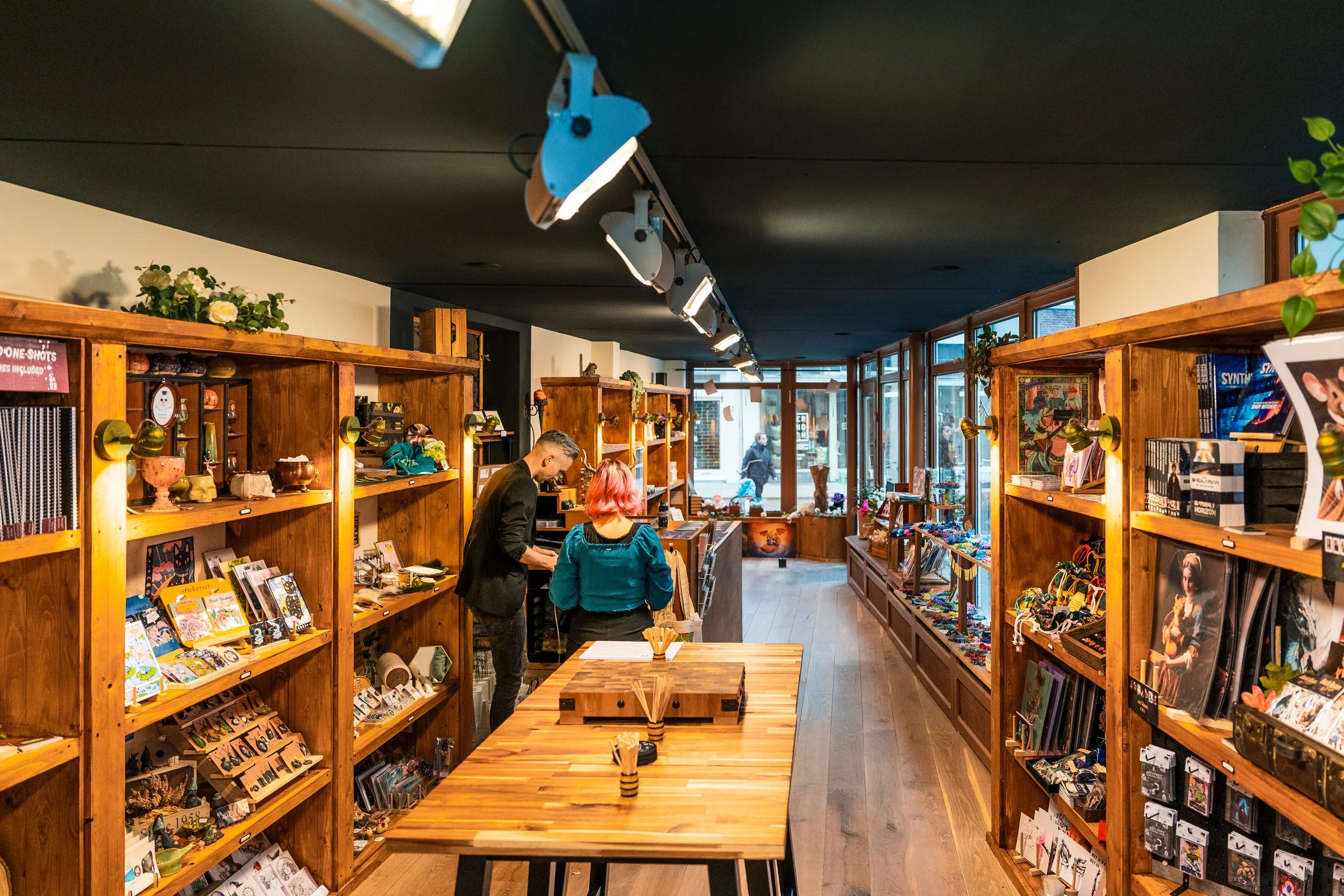 A view of De Zilveren Vos, an artist shop in Den Bosch, featuring the two shop owners