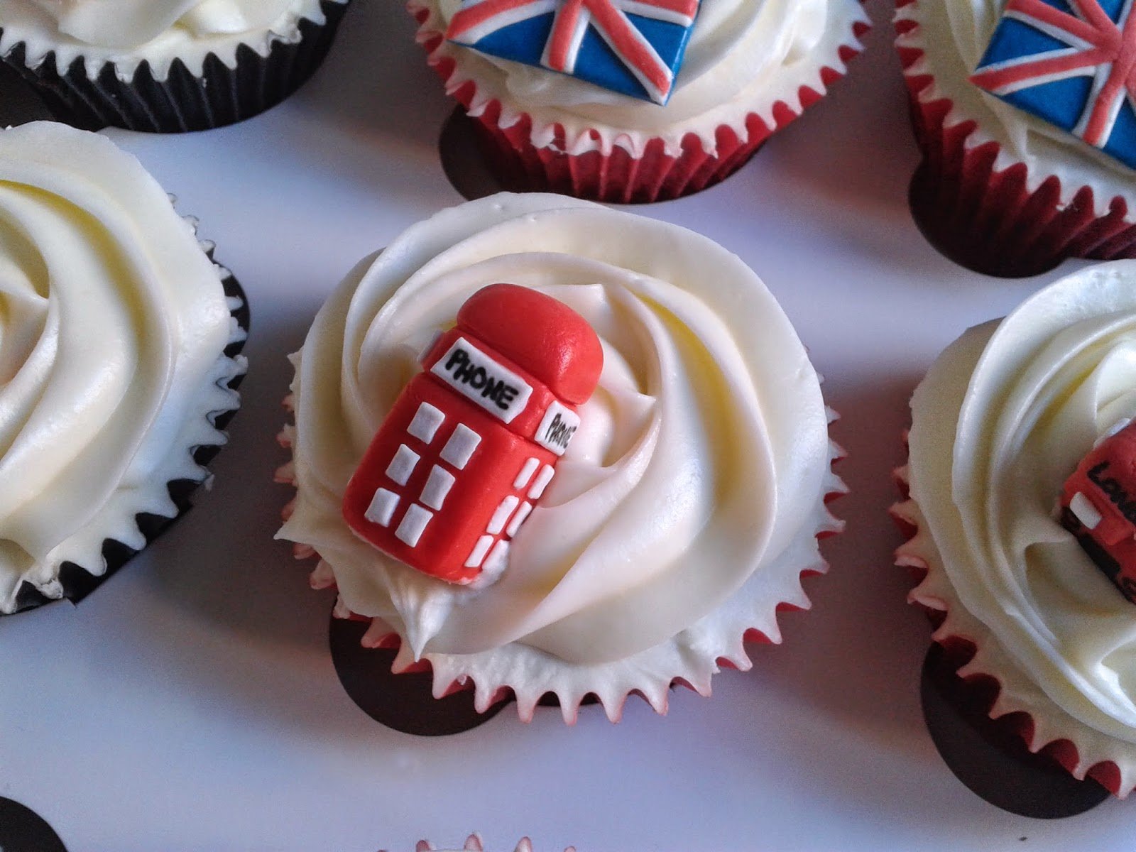 cupcakes decorados Londres cabina de teléfono roja