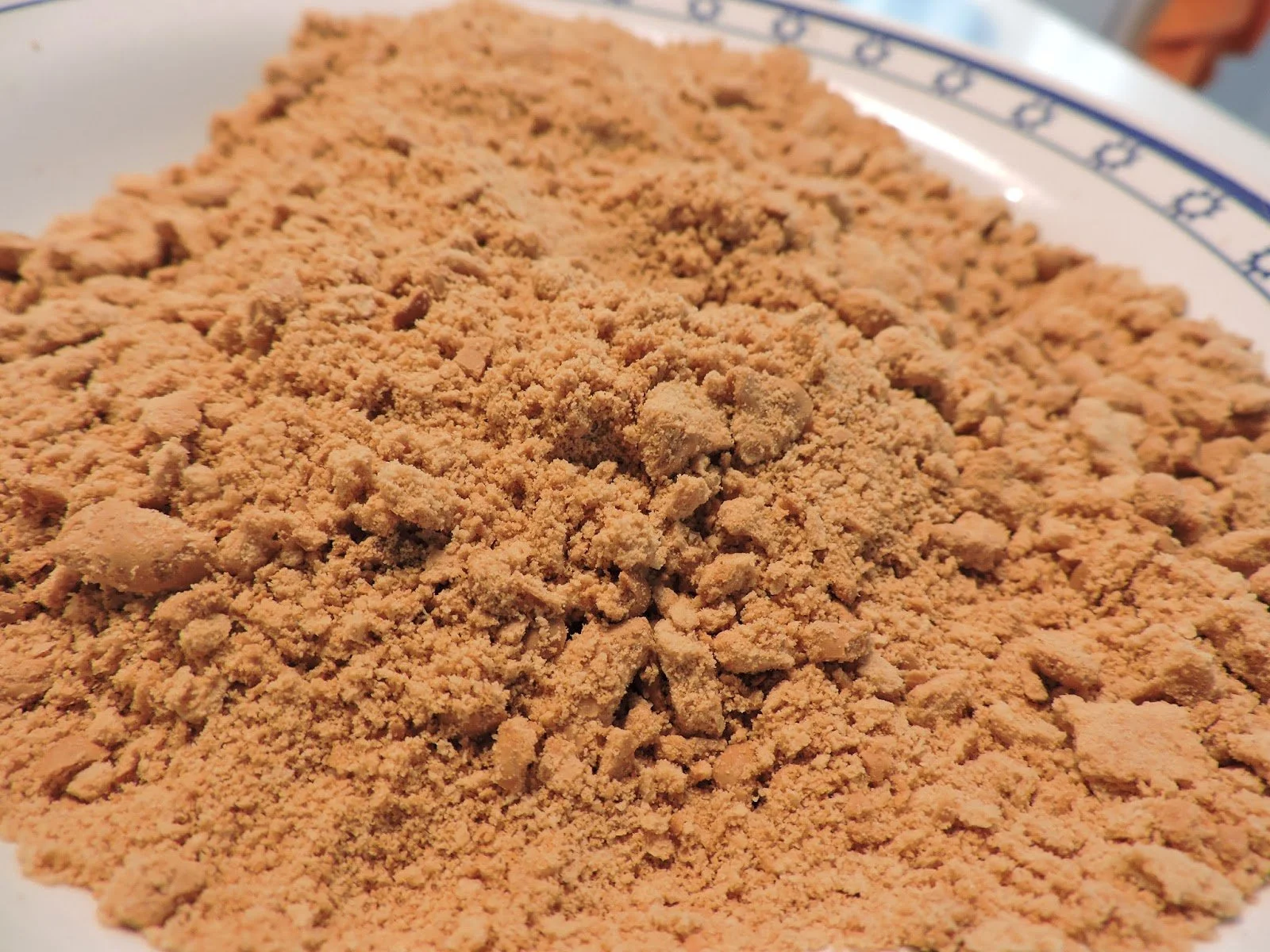 Galletas machacadas que imitan tierra