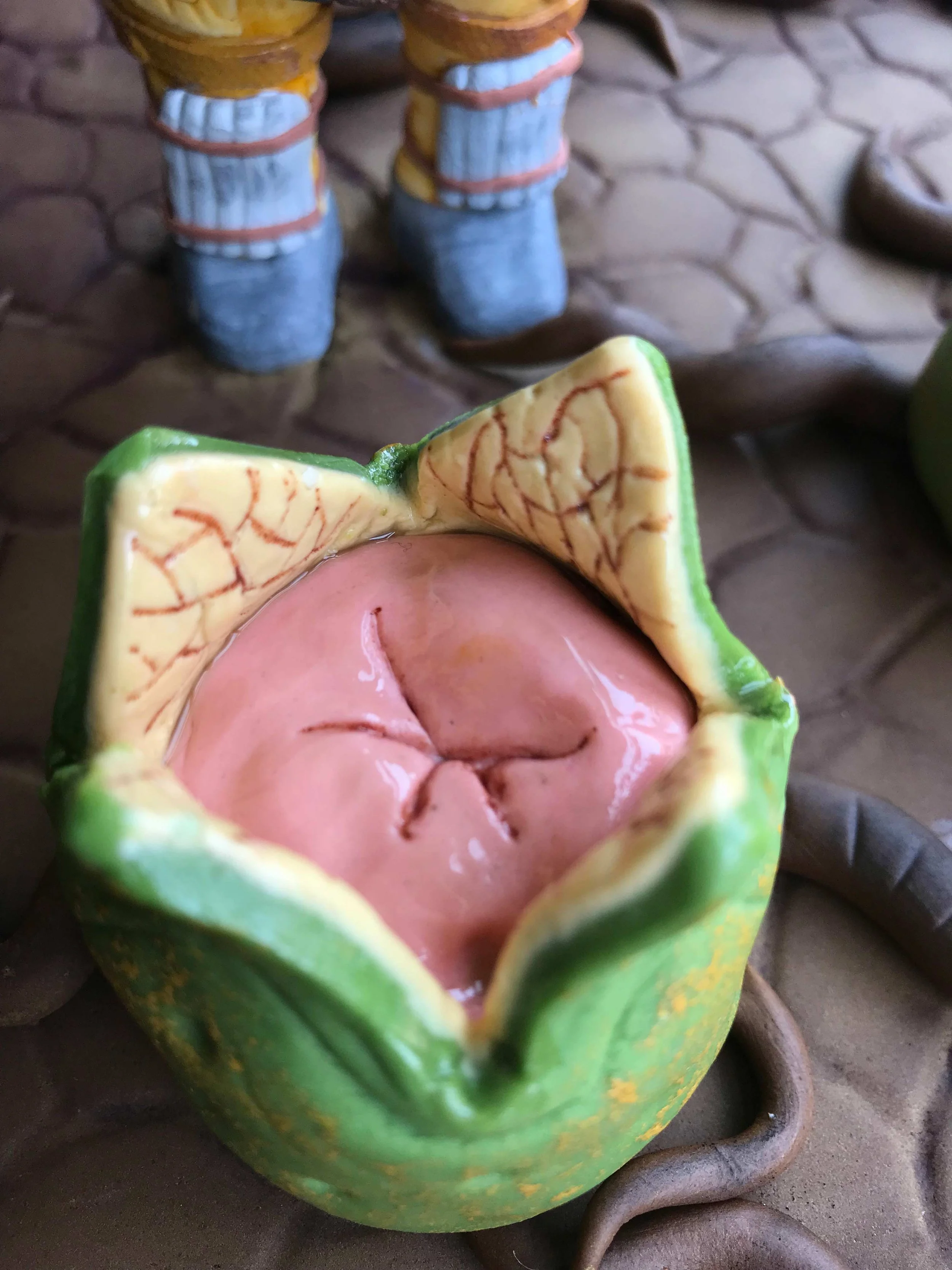 Tarta Alien diseño de huevo eclosionado