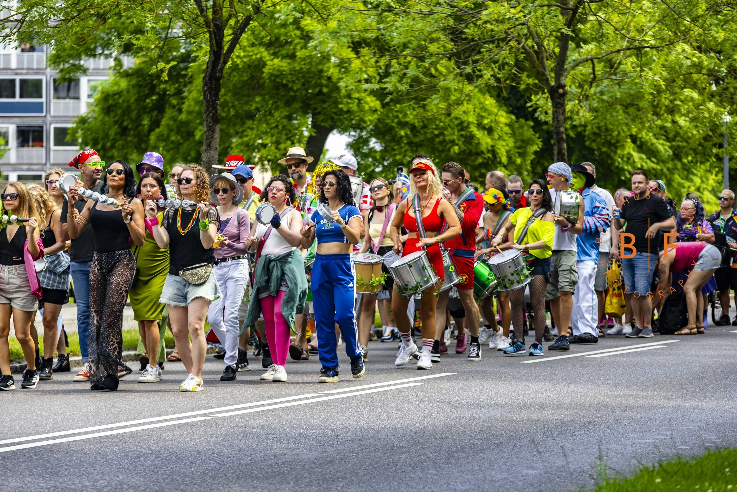 Parade-120.jpg