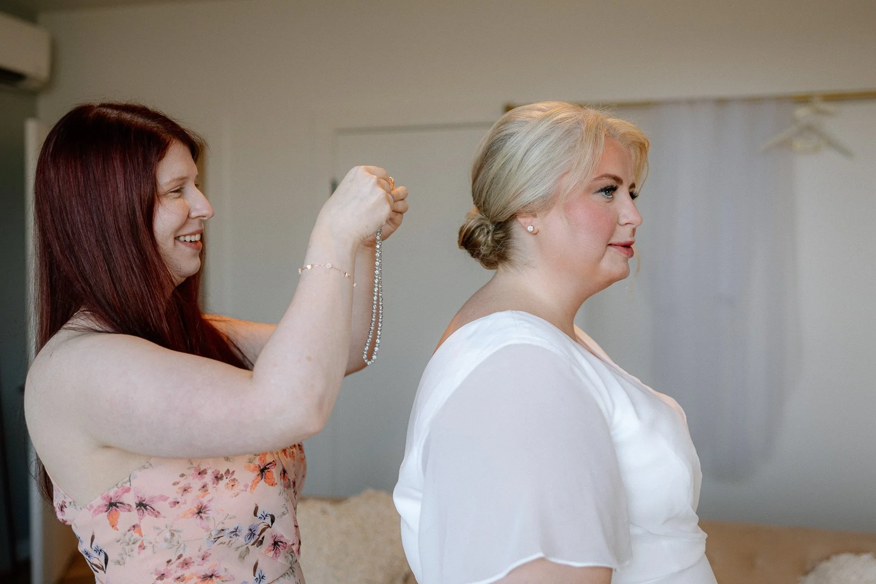 Bride getting ready at the viewpoint hotel