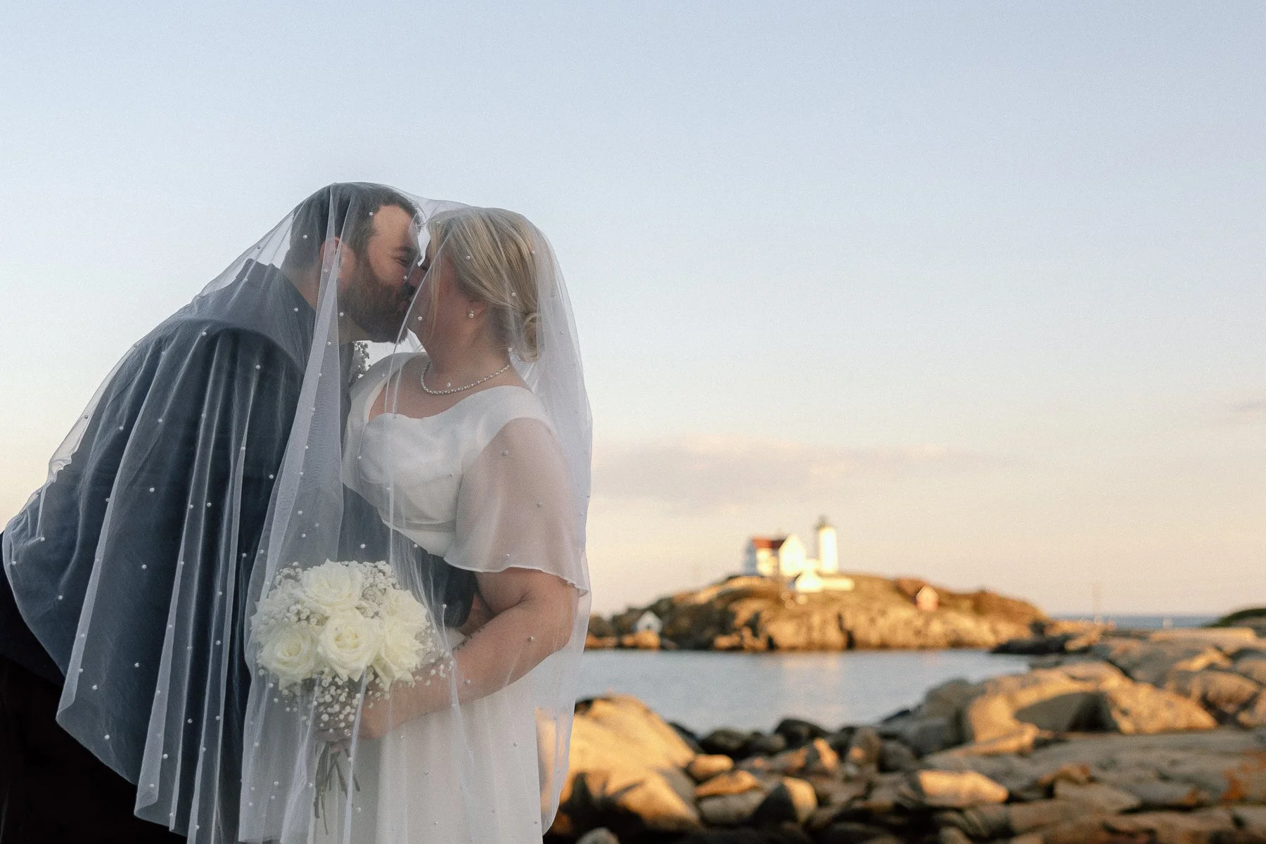 nubble-lighthouse-elopement-ceremony-york-maine