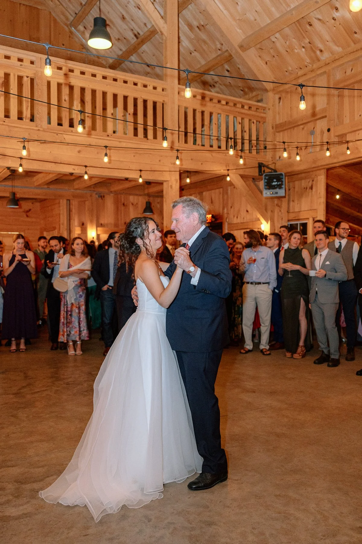 Tops'l Farm wedding dancing