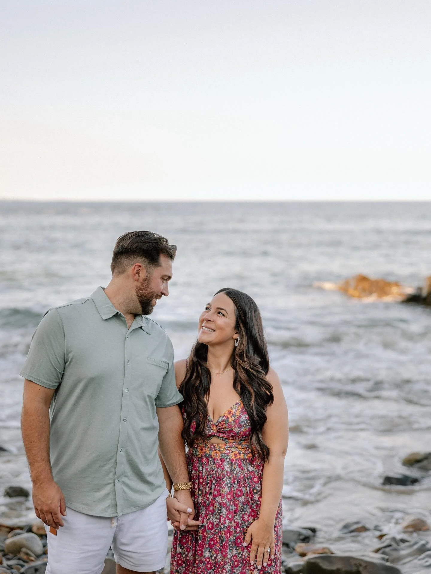 Marginal Way never disappoints! 🥰 This gorgeous coastal backdrop made the perfect setting for the sweetest proposal and engagement session. There&rsquo;s nothing I love more than capturing those genuine, unscripted moments between couples - the laug