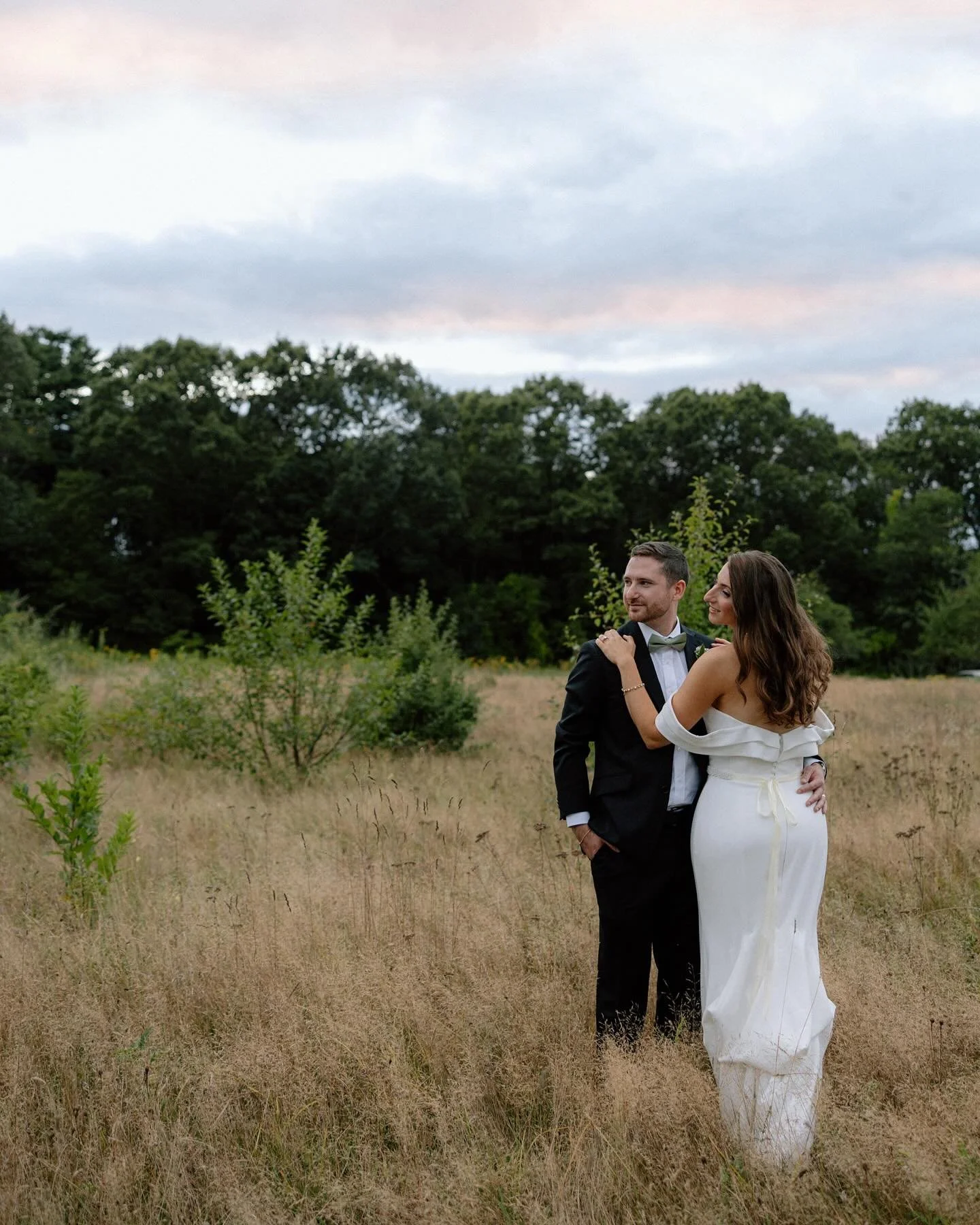 This is what happens when you trust me to capture your story! Real laughter, unscripted moments, and all the in-between that makes your day uniquely yours. No stiff poses, just you being you surrounded by the people who matter most.

Second photograp