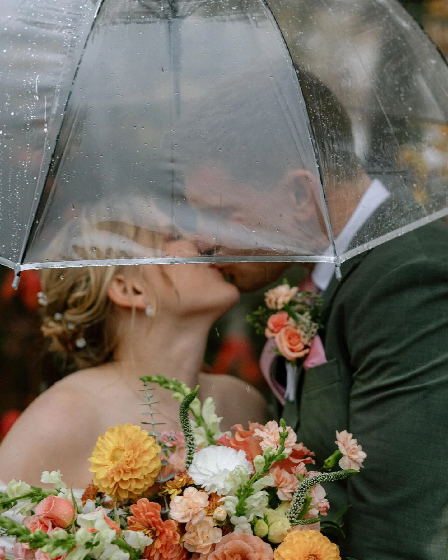 Kailey &amp; Christian said &ldquo;I do&rdquo; on a rainy fall day at @sugarloafweddings , and the umbrellas and autumn colors made it absolutely magical. 🌧️🍂 
Sometimes the best moments happen when you embrace the unexpected. These two rolled with