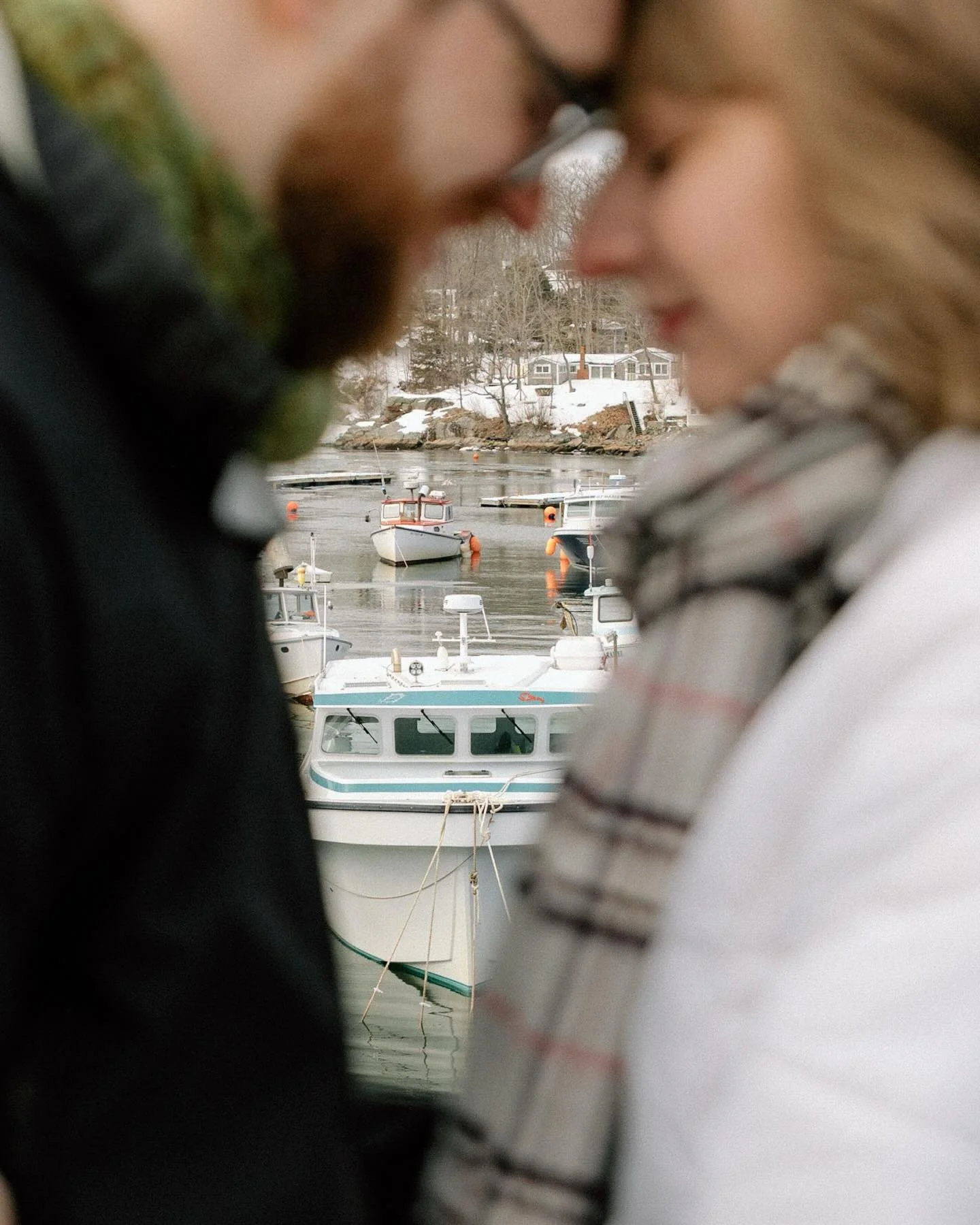 Jessica &amp; Daniel&rsquo;s dream engagement session: start with coffee, then take it outside into the snow. Just like their first date after a snowstorm.

So that&rsquo;s what we did. Coffee at @swellhousemaine, then out to the Maine coastline to w
