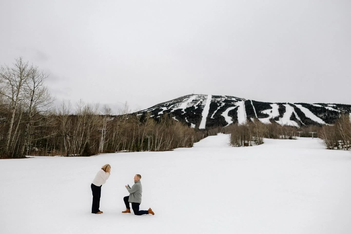 Dan had a whole weekend planned for Julia and we pulled out every stop to make it unforgettable. 💍

Friday brought a sunset proposal in the snow with Sugarloaf as their backdrop, and Saturday we were back on the mountain for a snowy ski engagement s
