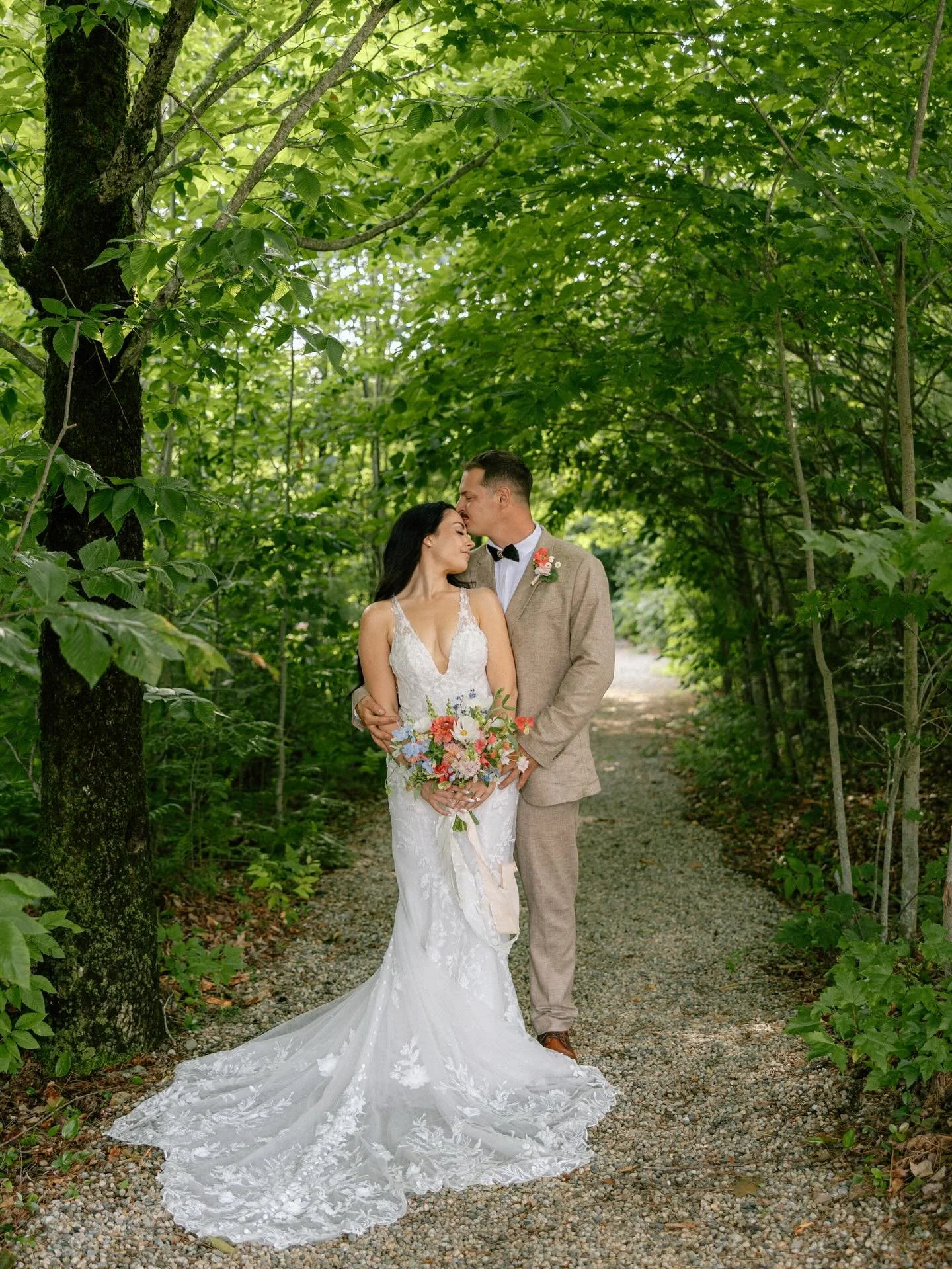 Who else is excited for wedding season!?!? Cheers to all the 2026 wedding couples!💍🥂

Venue: @barnlightsweddings 
Models: @maya_richmond &amp; @timswent 
Stationary: @white.lace.design 
Floral: @kvitkafarm 
Dress: @weddingangelsbridal 
Tie: @bracki