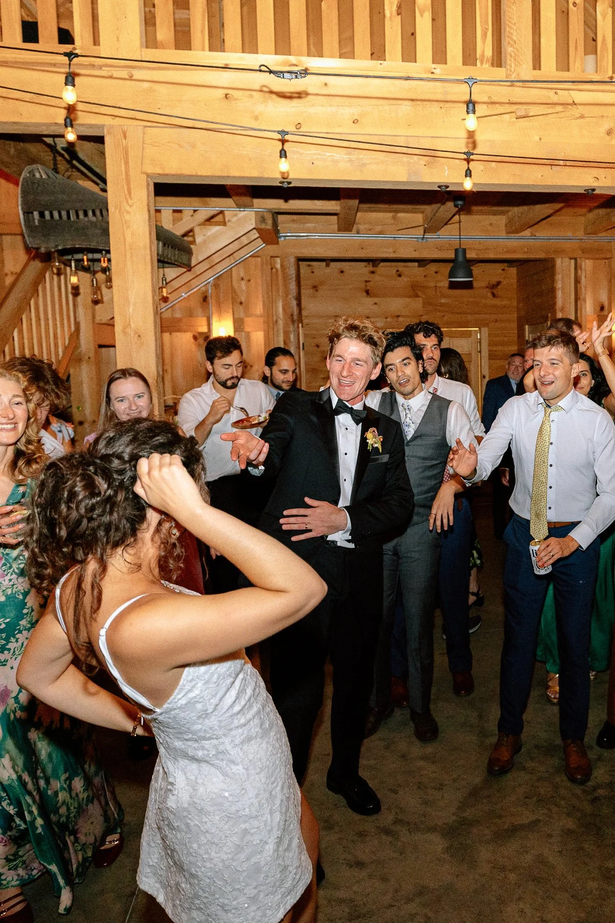 Tops'l Farm wedding dancing