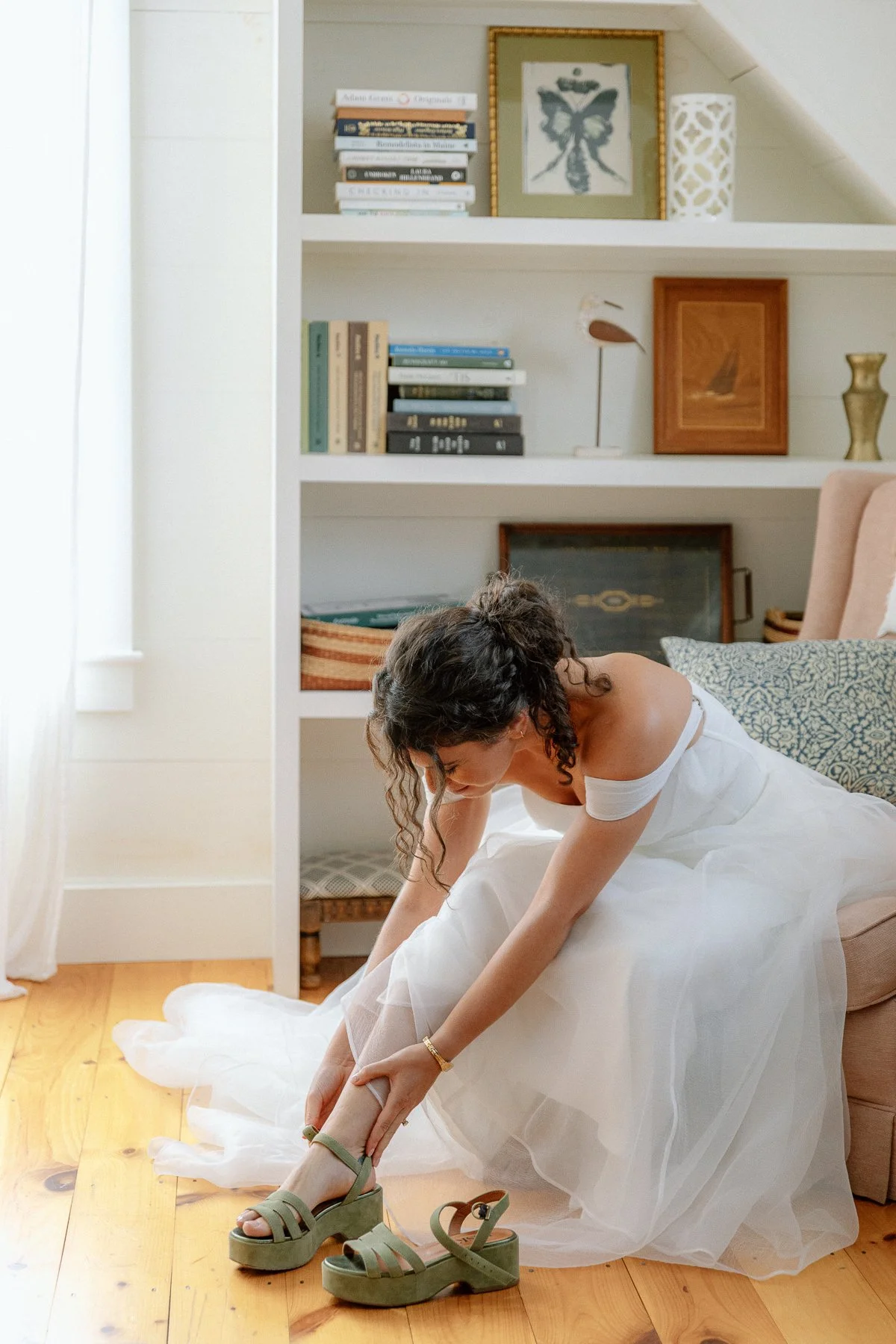 Tops'l Farm wedding getting ready