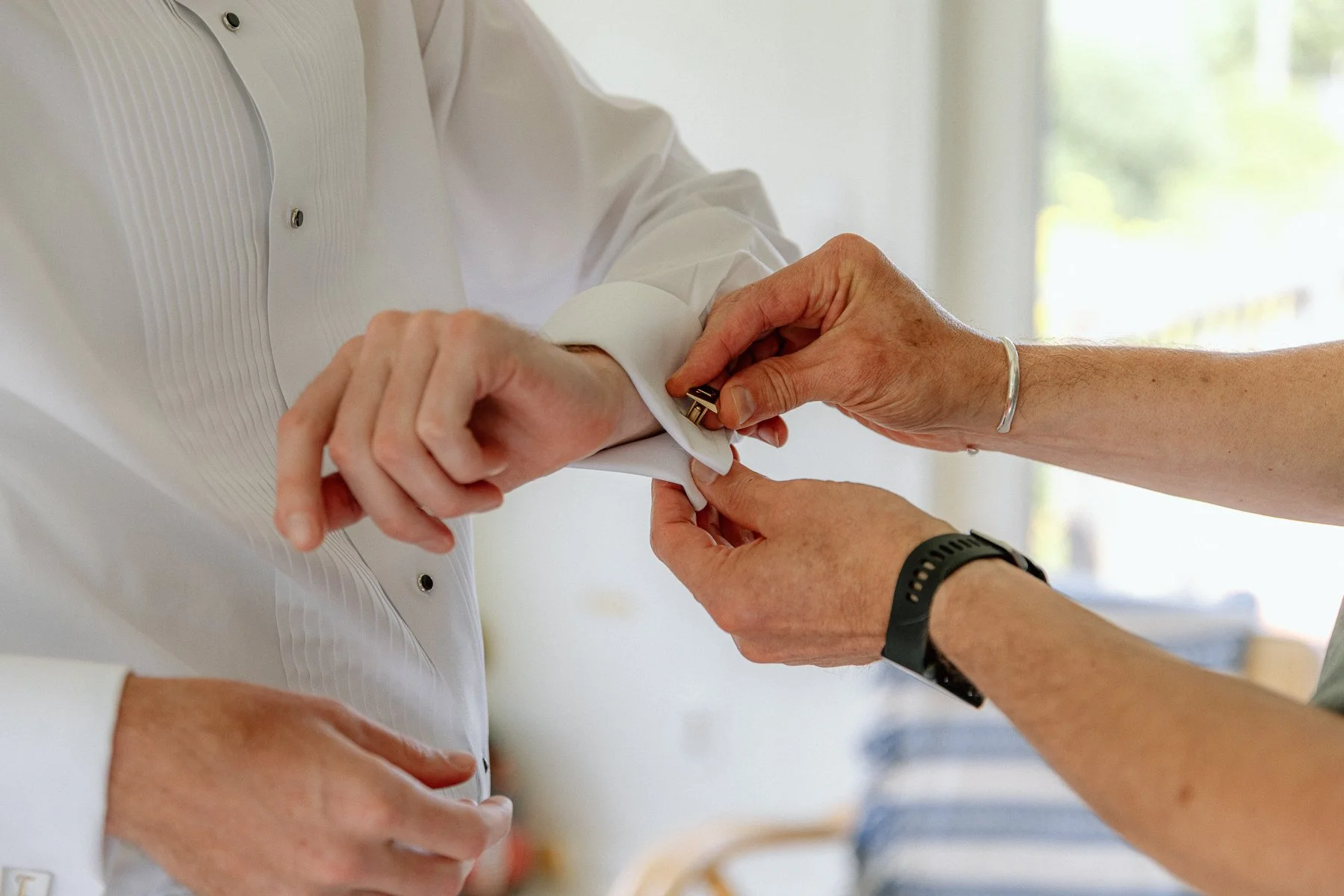 Tops'l Farm wedding getting ready