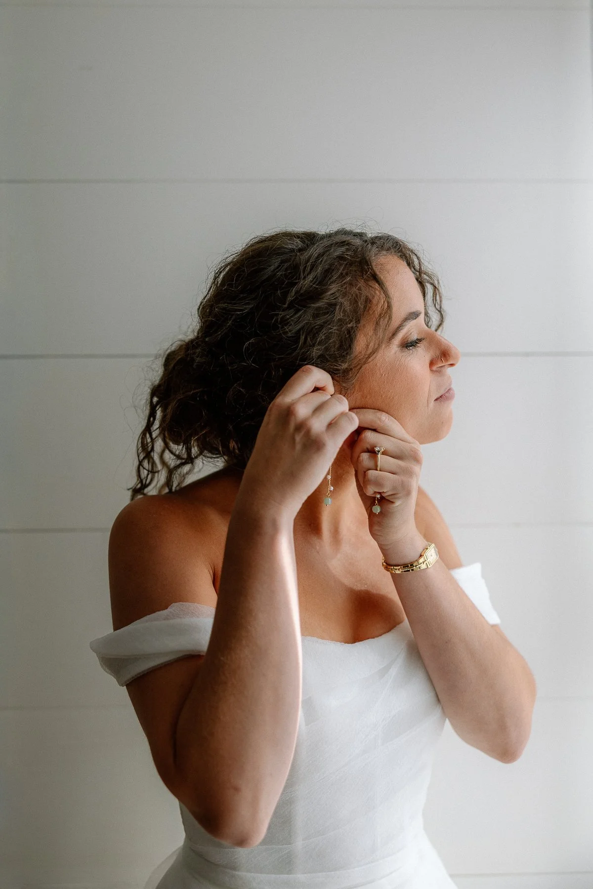 Tops'l Farm wedding getting ready