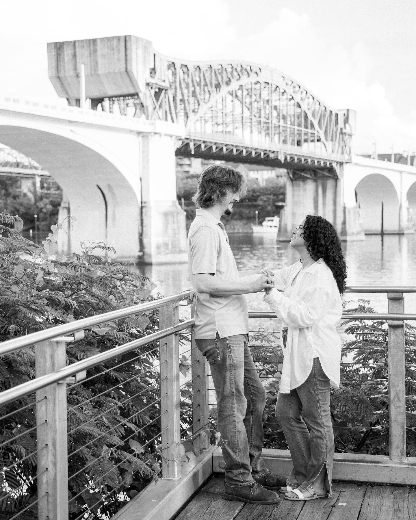 First time in Chattanooga for this engagement session with Jaclyn and Cory 💍