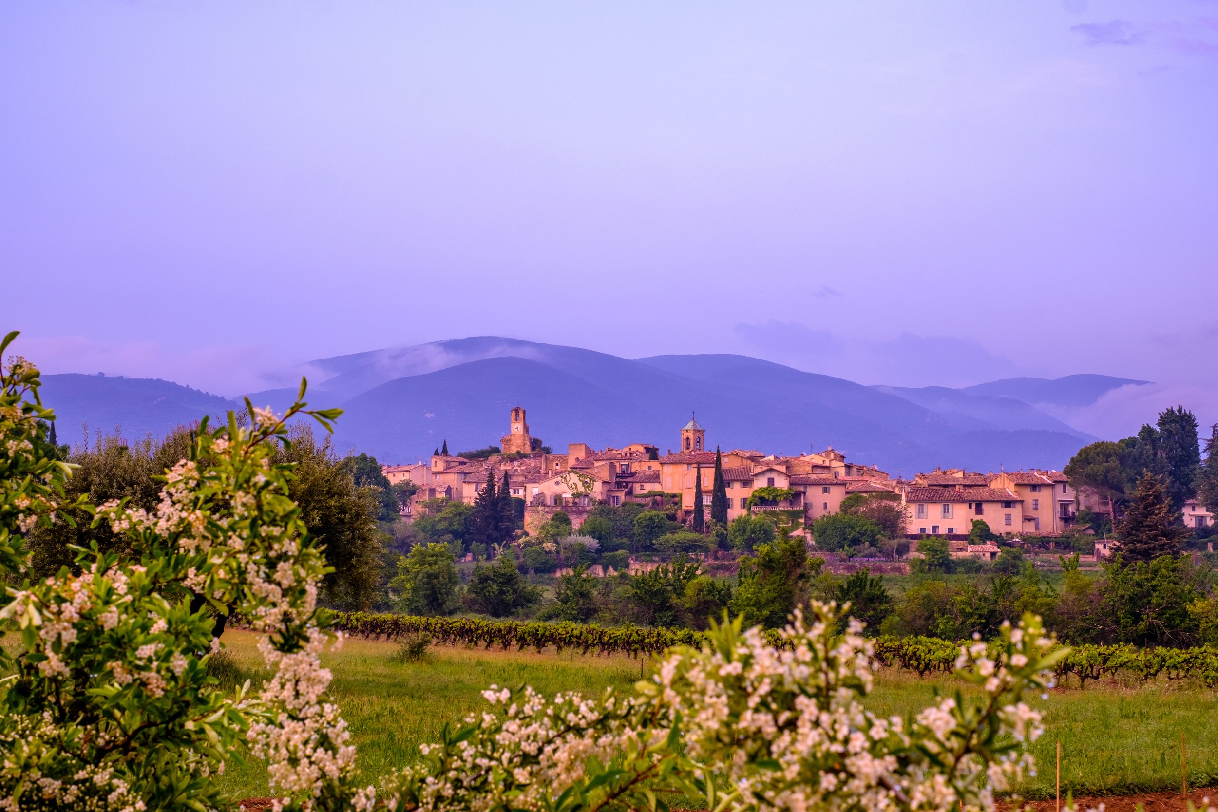 lourmarin shutterstock_1086253601.jpg