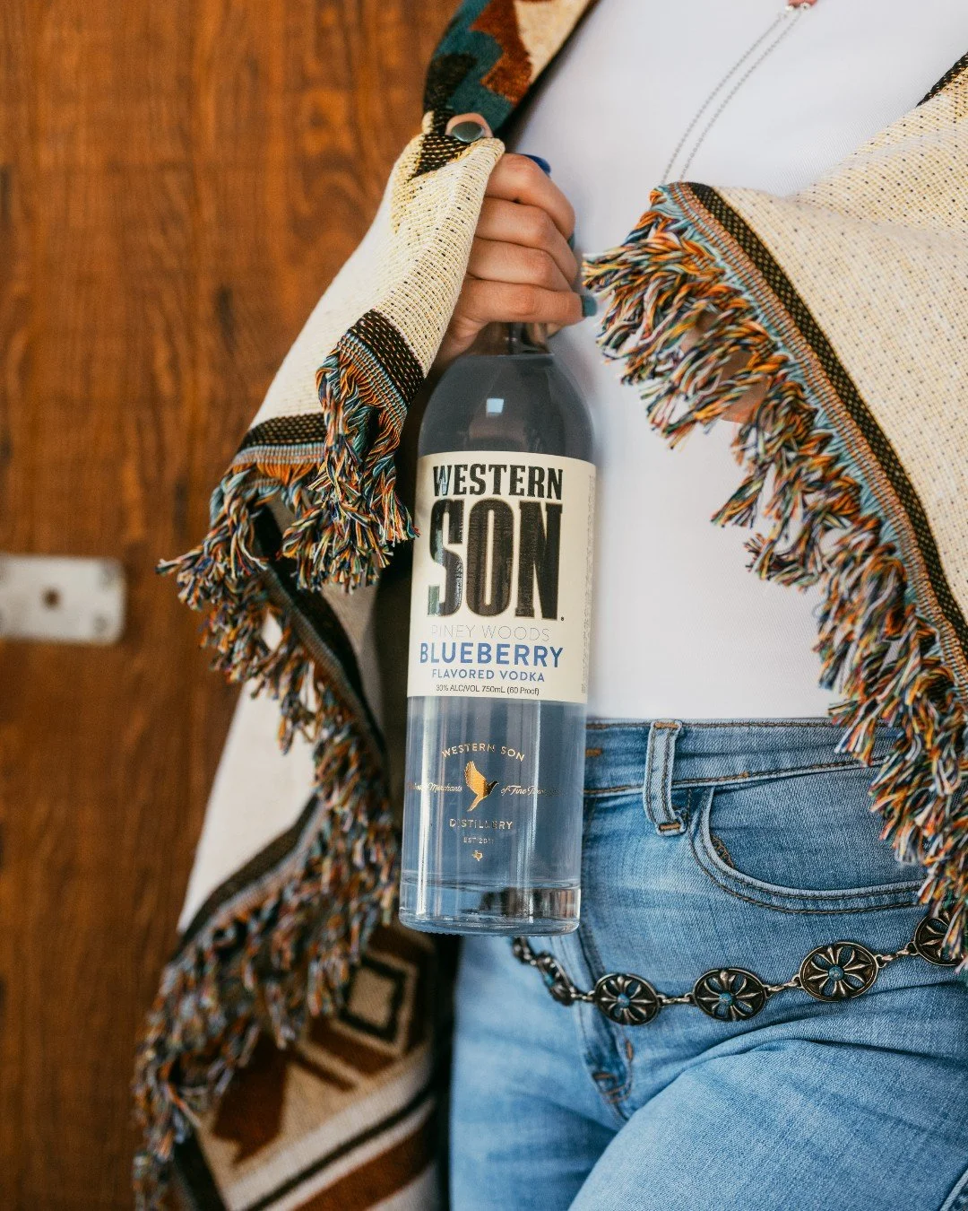 Leaves are falling, vodka is calling. π 
Our Blueberry Vodka shines with a vibrant blue hue, ripe berry aroma and the sweet taste of blueberry cobbler that’s perfect for fall.
Head to our bio to grab a bottle!