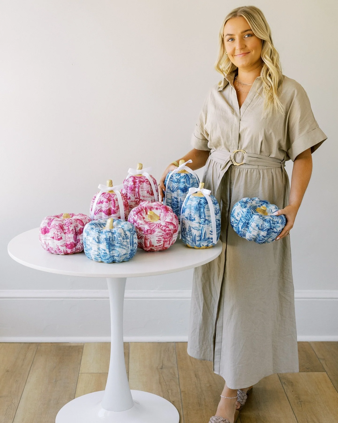 ✨The Harvest Collection is Back!✨

This year, I&rsquo;ve introduced a pop of pink pizzazz💖 alongside the timeless blue chinoiserie💙. I&rsquo;m thrilled with the results and eager to share them with you. Send me a message to secure yours before they