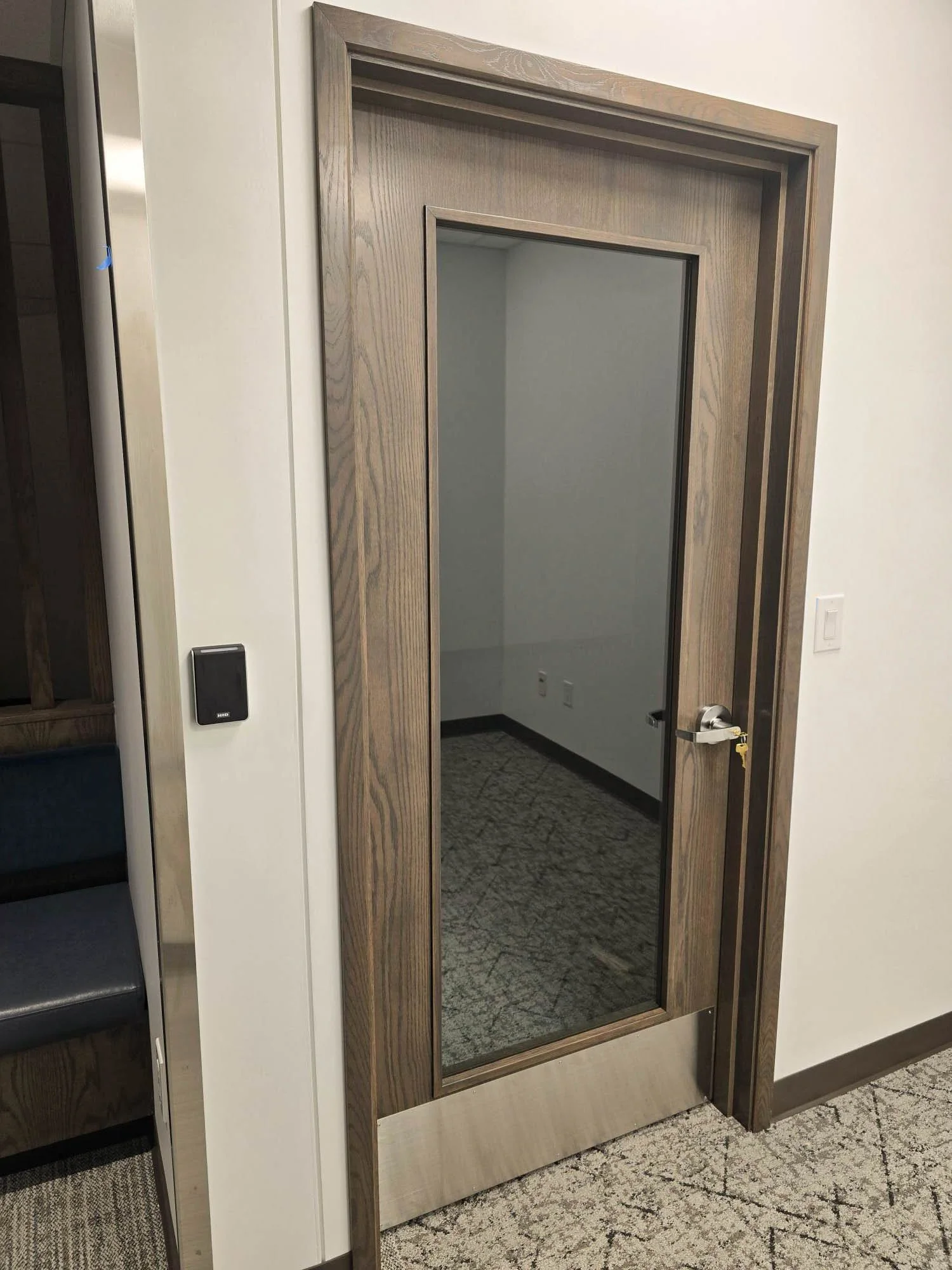 door-detail-millwork-brunel-office-spaces.jpg