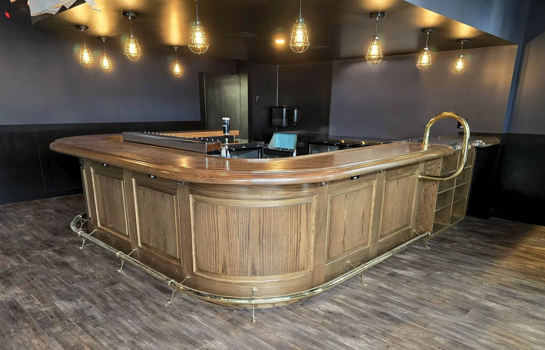leopold-restaurant-bar-millwork-brunel.jpg