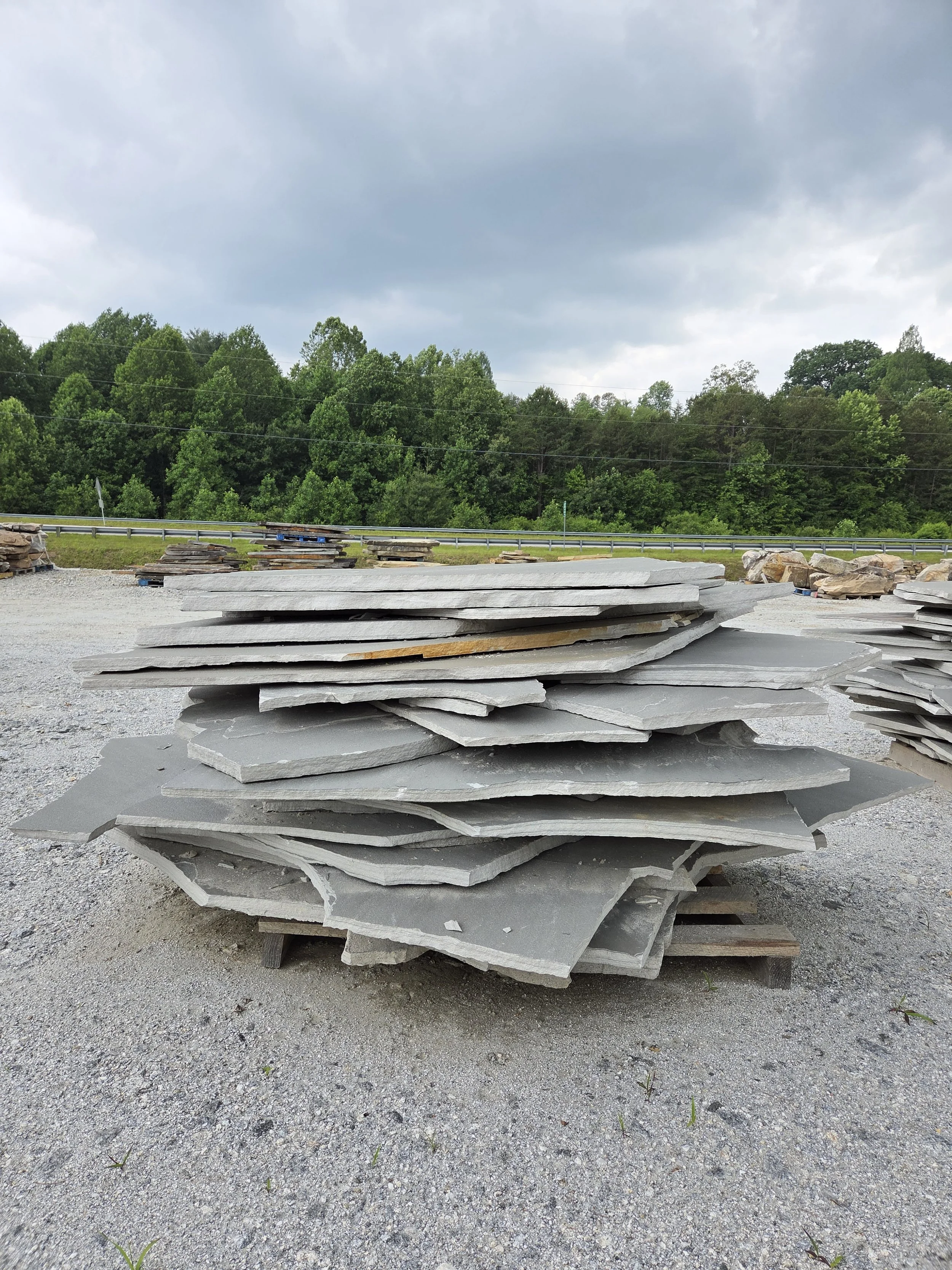 1-1.5 Grey Flagstone Slabs