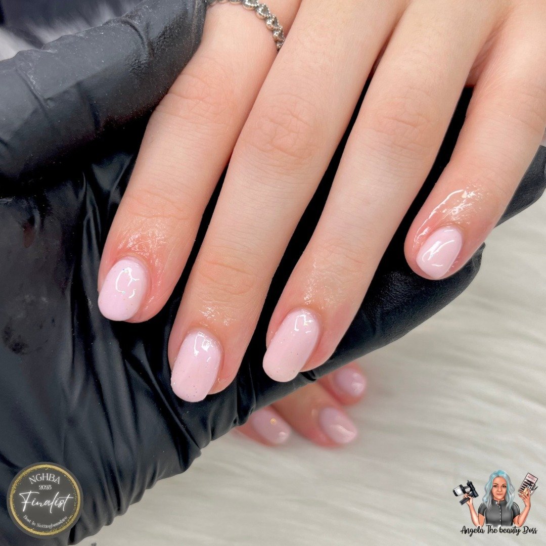 Are you tired of your nails breaking every time you try to grow them out? Do they reach a certain length and then start bending and breaking? Builder gel could be the solution you've been searching for. Just like this client, using builder gel provid