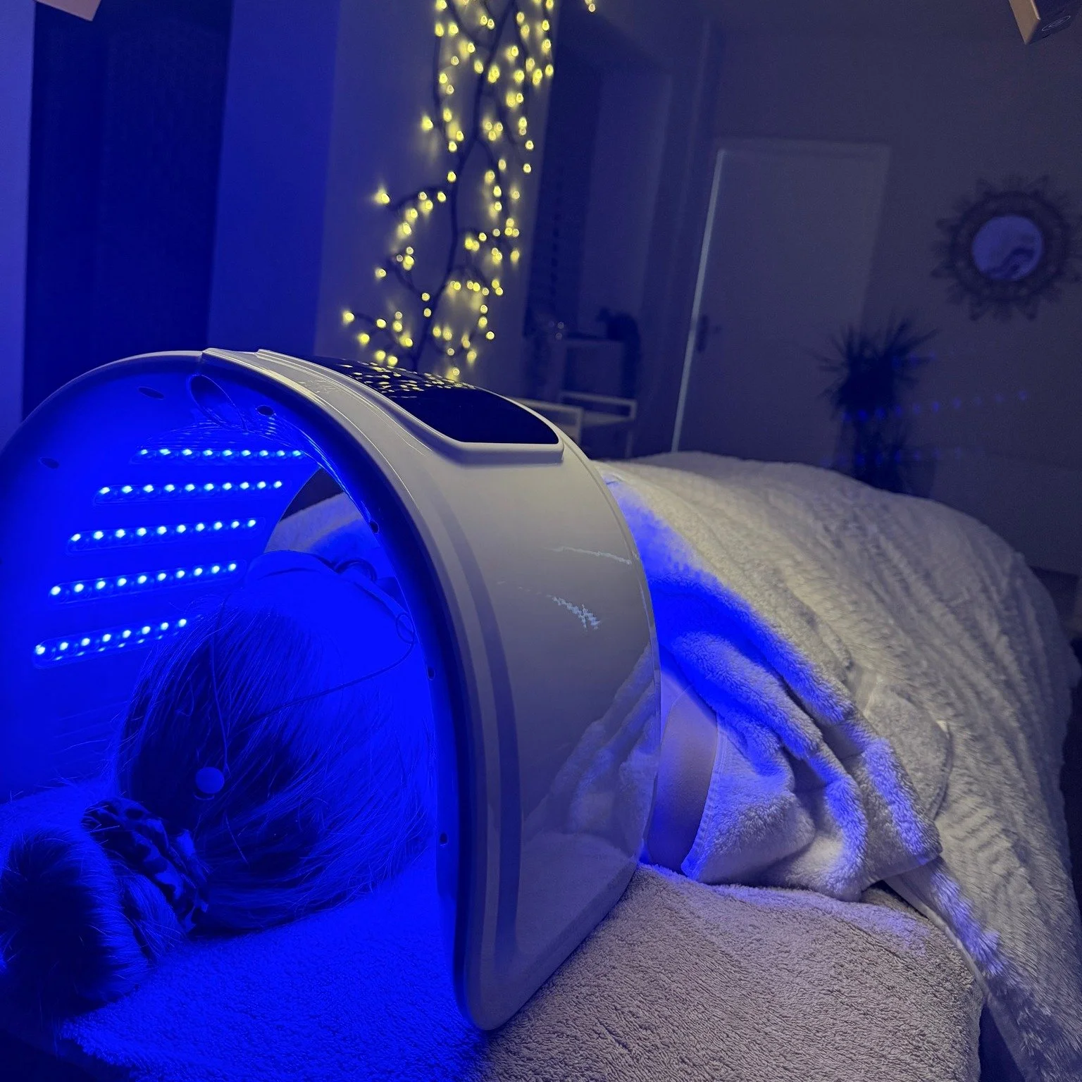 This is your Skin Reset Facial ✨

LED is one of those treatments which is to help with:
&bull; Redness &amp; sensitivity
&bull; Breakouts
&bull; Dull, tired skin
&bull; Post-treatment healing
&bull; Skin that just feels stuck

You can have this:
✨ As